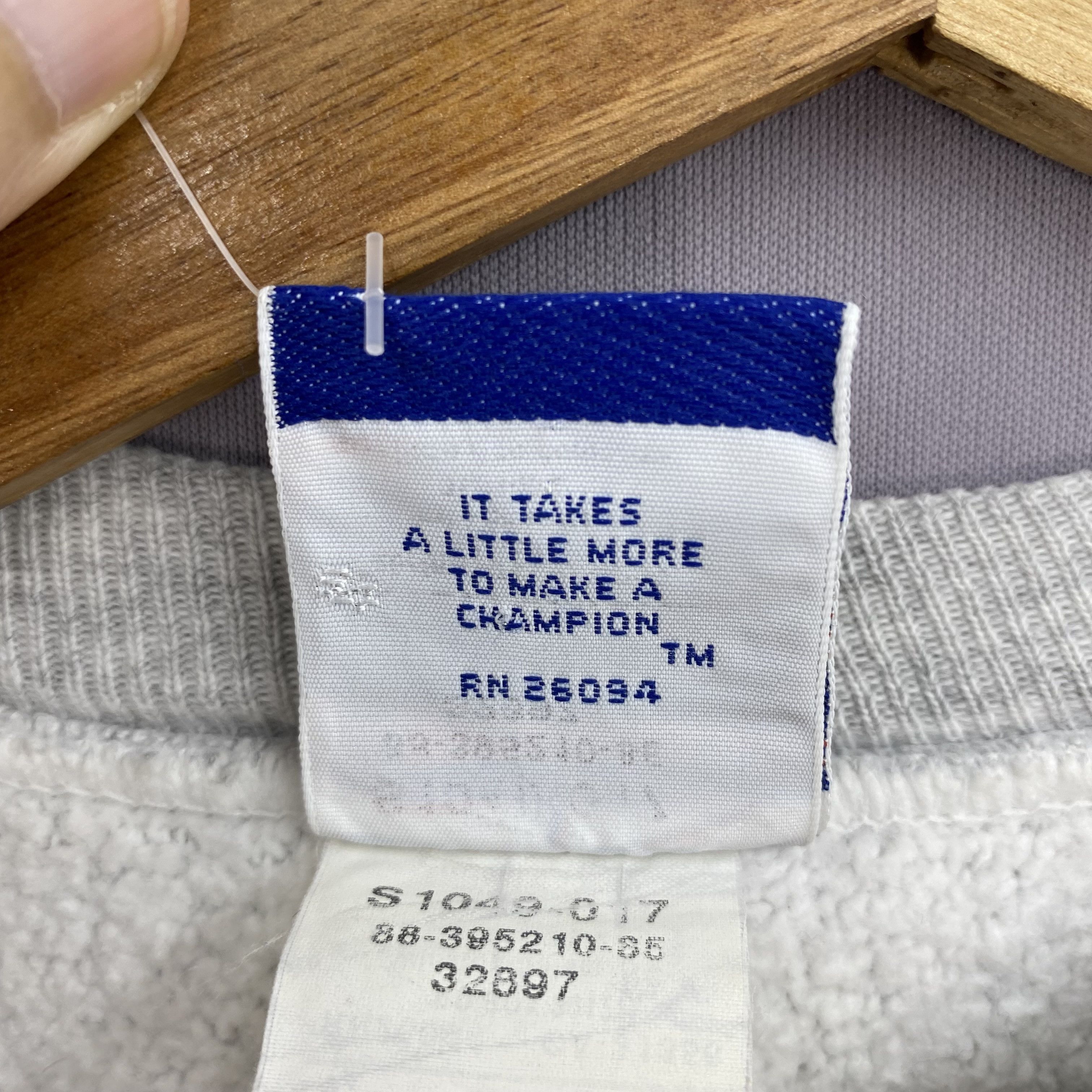 Champion Vintage 90s Champion Crewneck Sweatshirt Crewneck Jumper Size US M / EU 48-50 / 2 - 5 Thumbnail