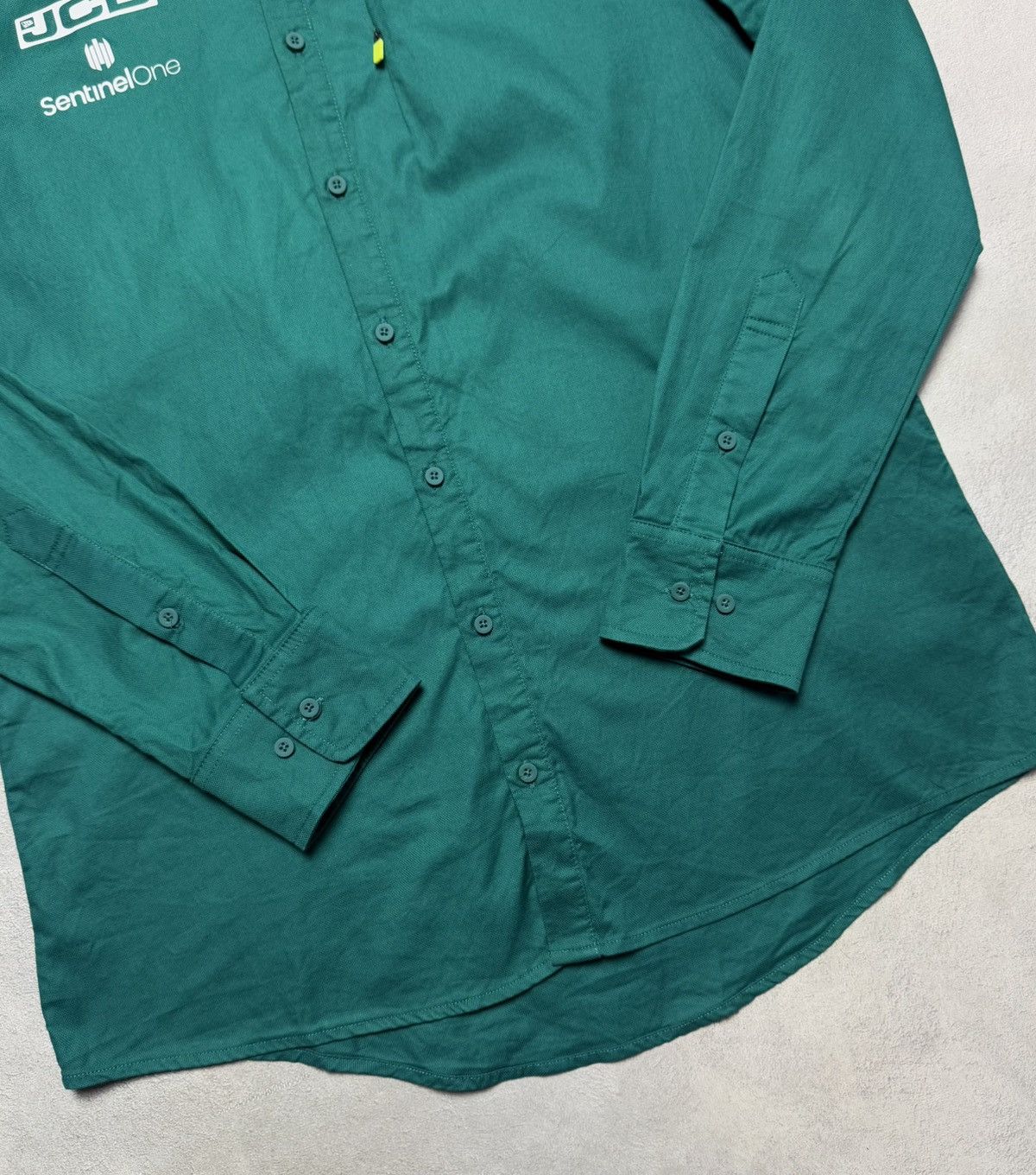 Formula 1 Aston Martin Cognizant F1 Racing Team 2023 Button Up Shirt Size US L / EU 52-54 / 3 - 4 Thumbnail