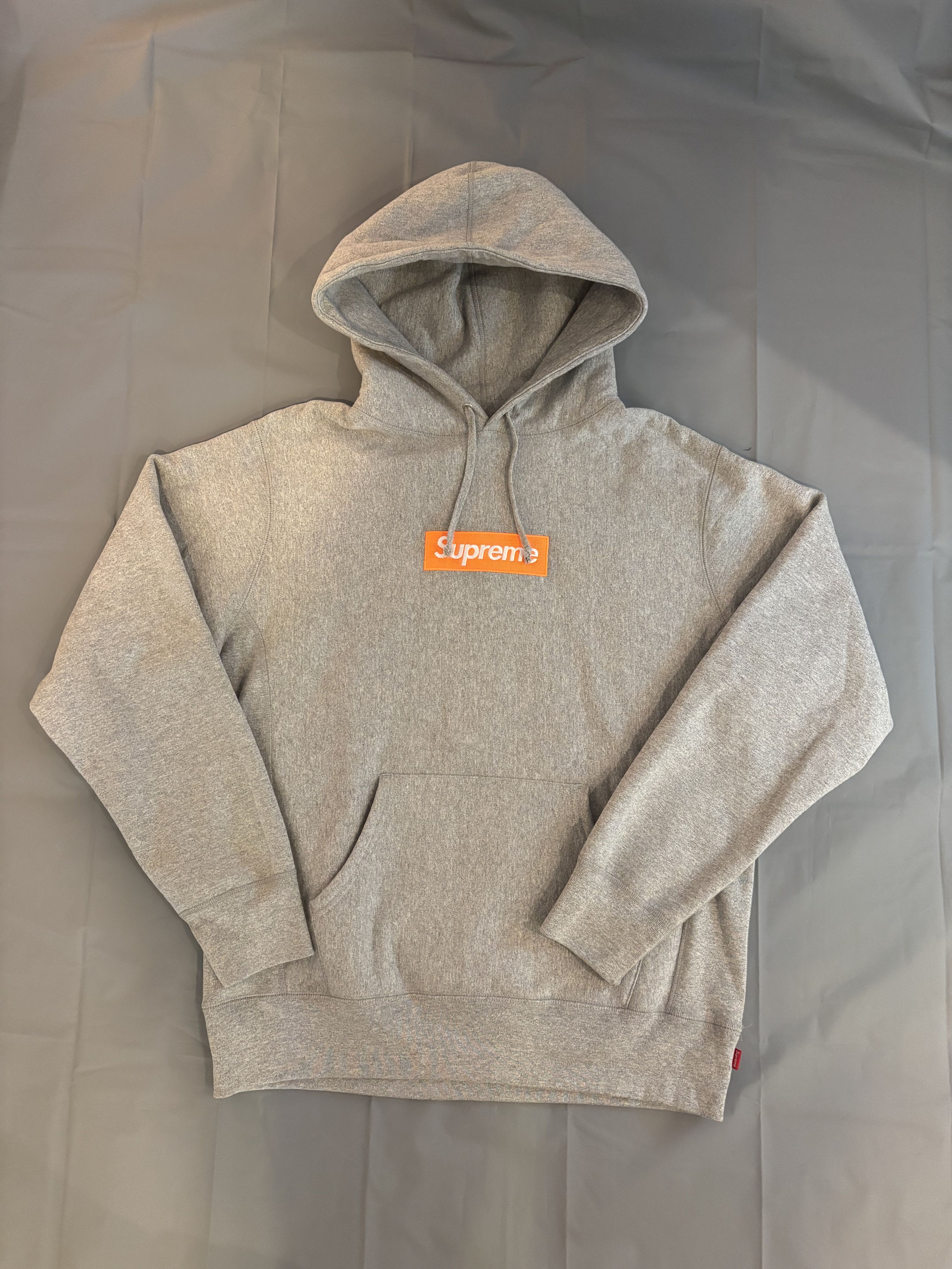 Supreme Sweat à capuche Supreme gris logo orange en tbe Size US L / EU 52-54 / 3 - 1 Thumbnail