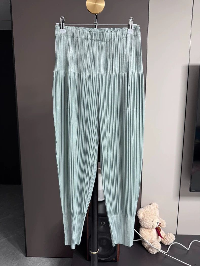 Issey Miyake Issey Miyake size:4 Light blue thick cream puff pants Size 22" - 1 Thumbnail