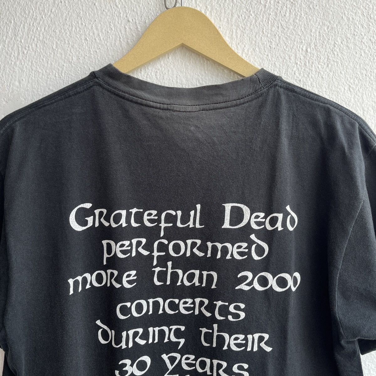 Grateful Dead VINTAGE Y2K GRATEFUL DEAD ROCK TEES COPYRIGHT 2005 TSHIRT Size US M / EU 48-50 / 2 - 20 Thumbnail