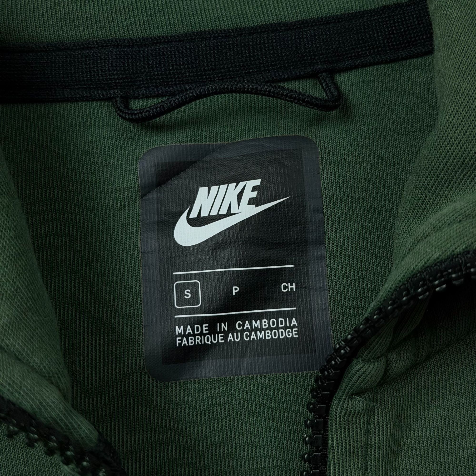 Nike Nike Tech Fleece Windrunner S Green Drill Y2K V-Chevron Full Size US S / EU 44-46 / 1 - 3 Thumbnail