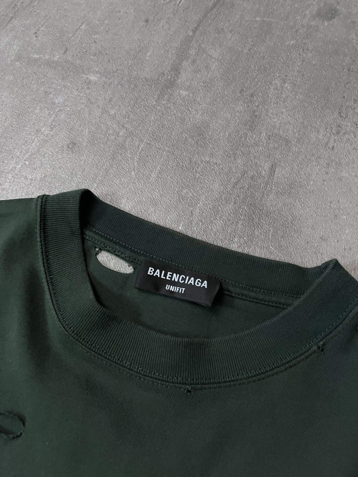 Balenciaga Balenciaga Caps destroyed T-shirt bottle green Size US XS / EU 42 / 0 - 7 Thumbnail