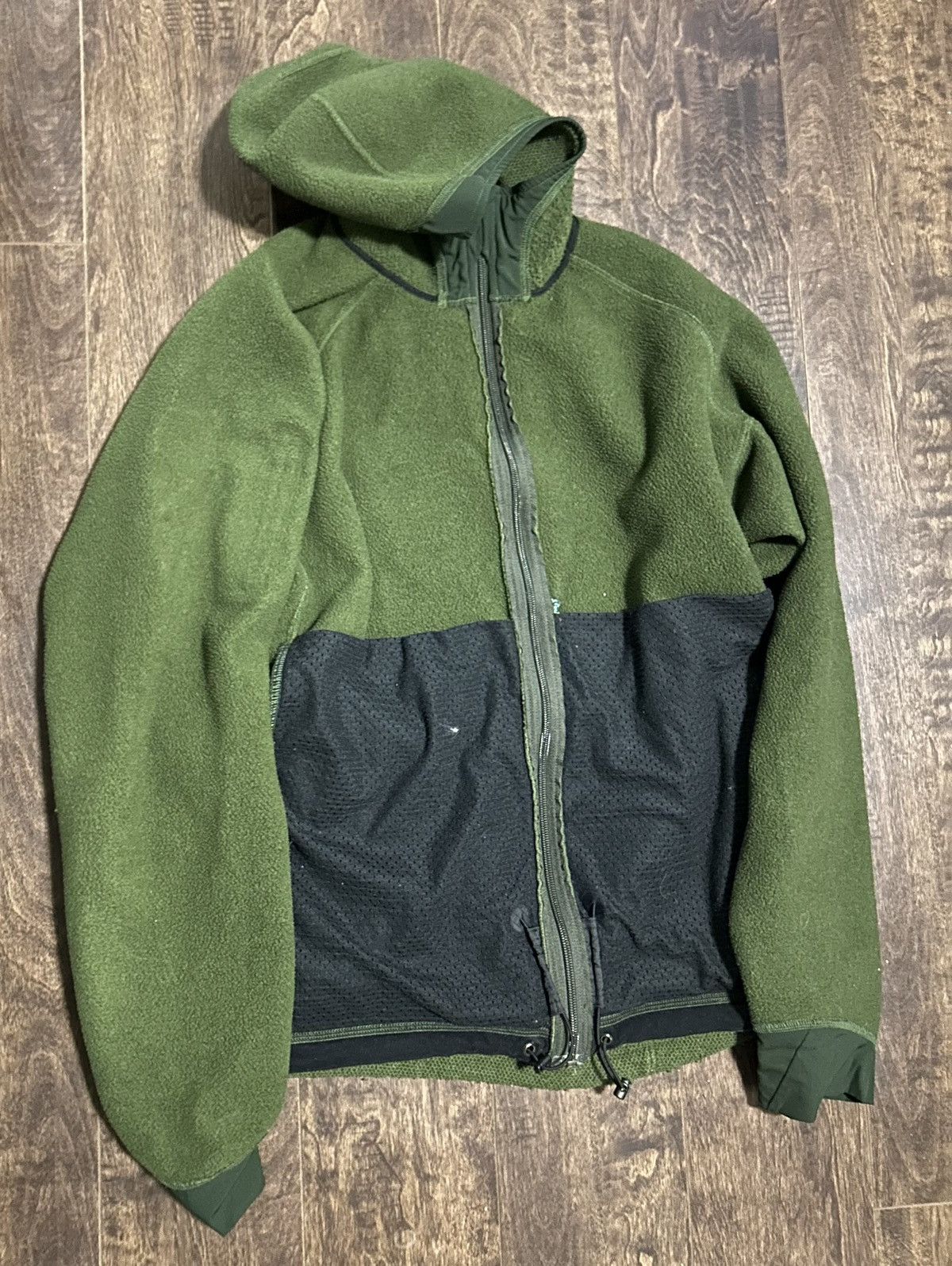 Arc'teryx × Vintage Forest Green Arc’teryx Strato Hoody Polartec Size L Size US L / EU 52-54 / 3 - 7 Thumbnail