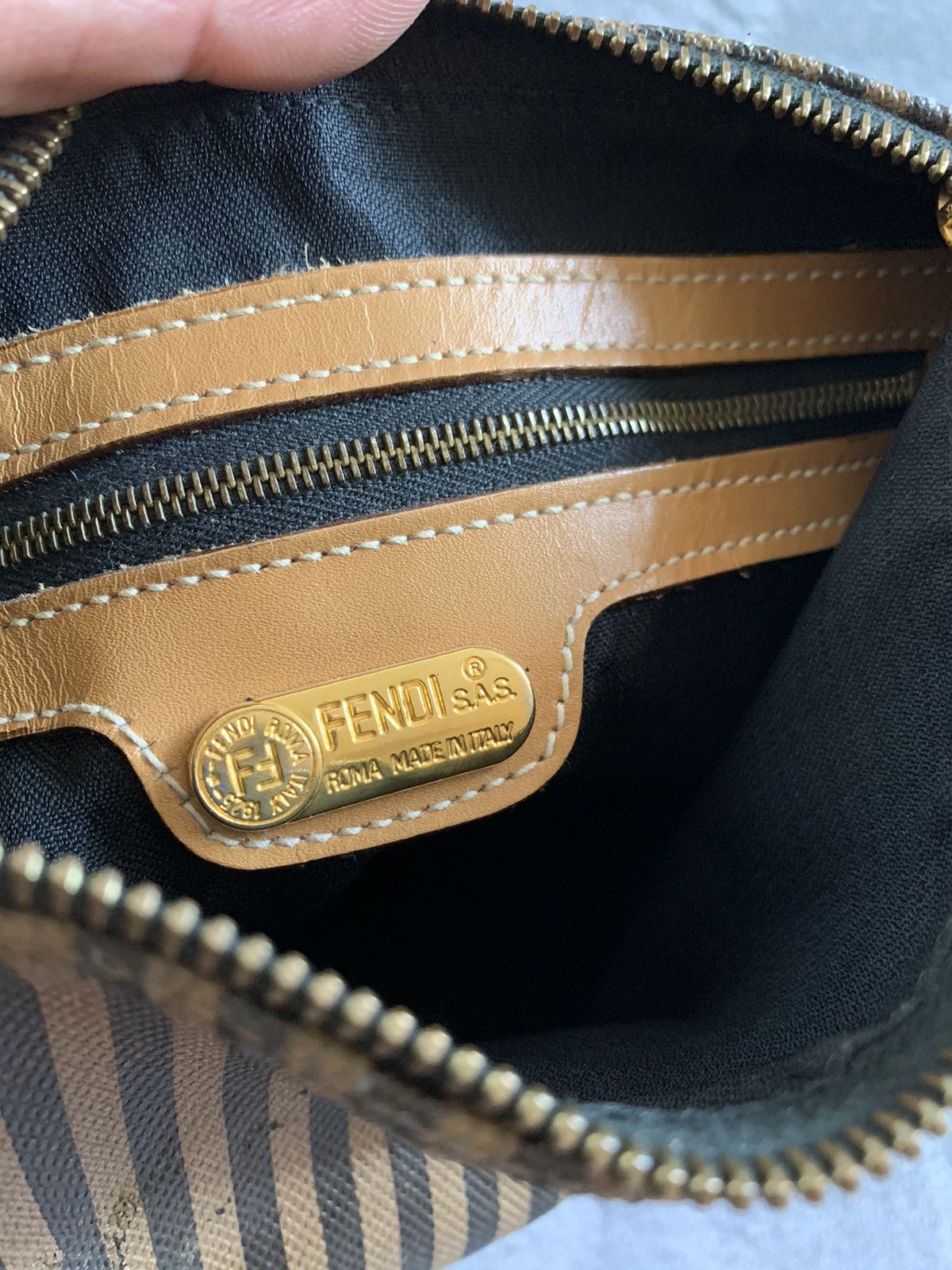 Fendi × Vintage Vintage Fendi Roma Messenger Bag Size ONE SIZE - 14 Thumbnail