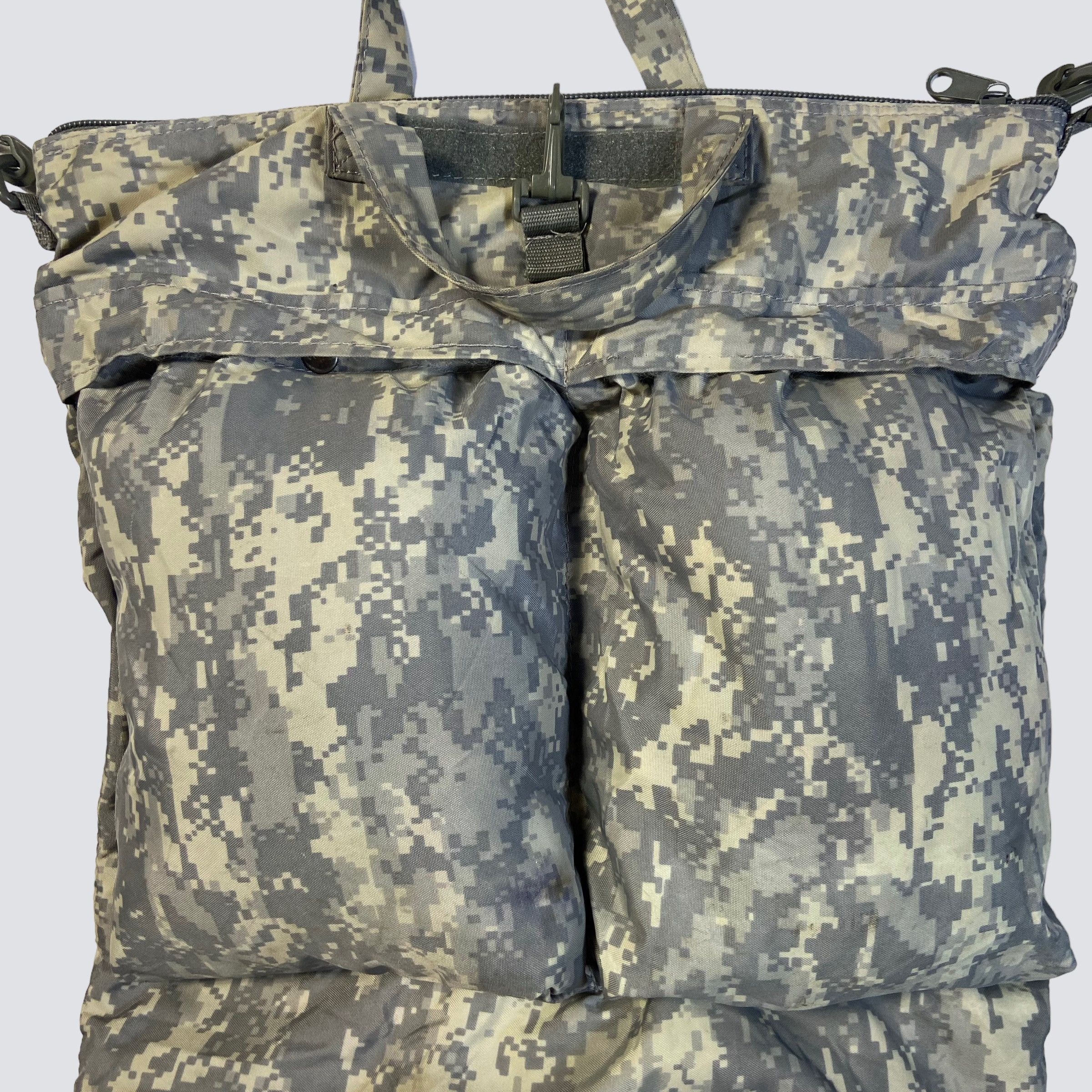 Japanese Brand 1990s MULTIPOCKET PARACHUTE ARCHIVE FLYING TOTE BAG - № 6043 Size ONE SIZE - 4 Thumbnail