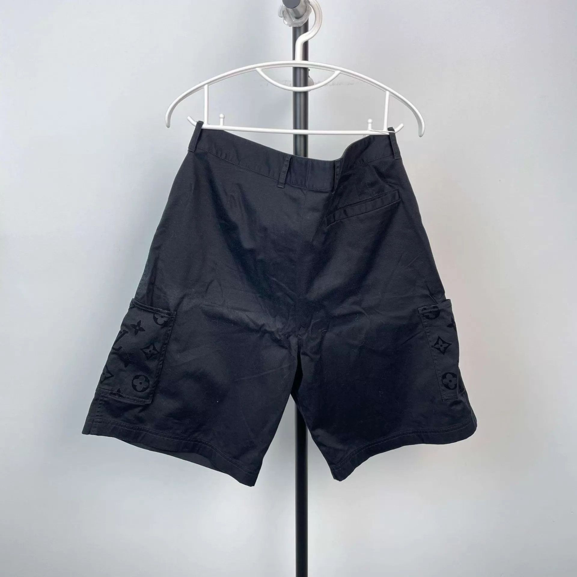 Louis Vuitton Black Patterned Cargo Shorts Size US 27 - 1 Thumbnail