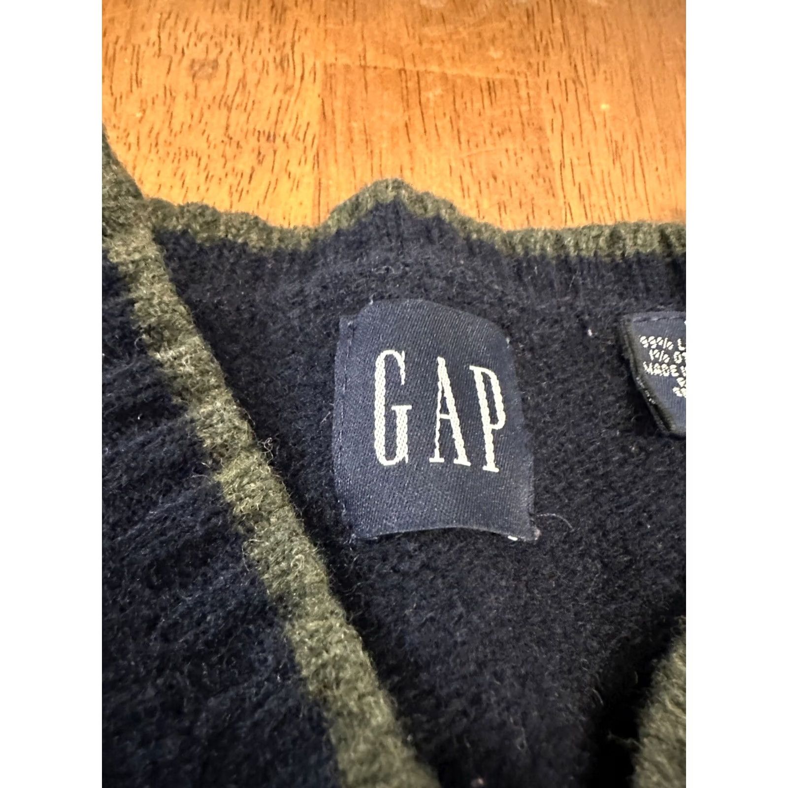Gap VINTAGE GAP Sweater V Neck Medium Navy Blue 90s Lambswool Size US M / EU 48-50 / 2 - 5 Thumbnail