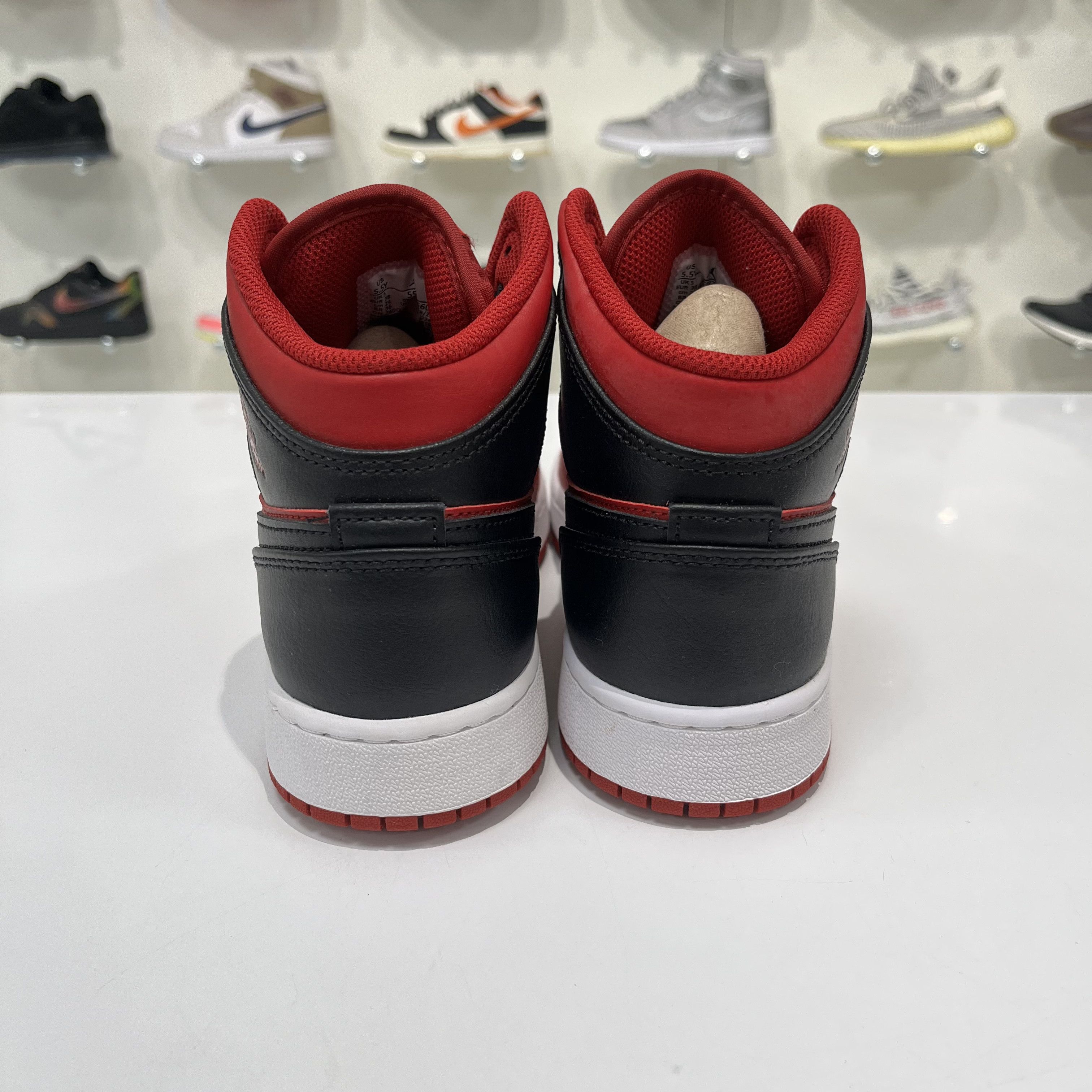 Nike Air jordan 1 Mid reverse Bred 2021 (GS) Size US 5.5 / EU 38 - 3 Thumbnail