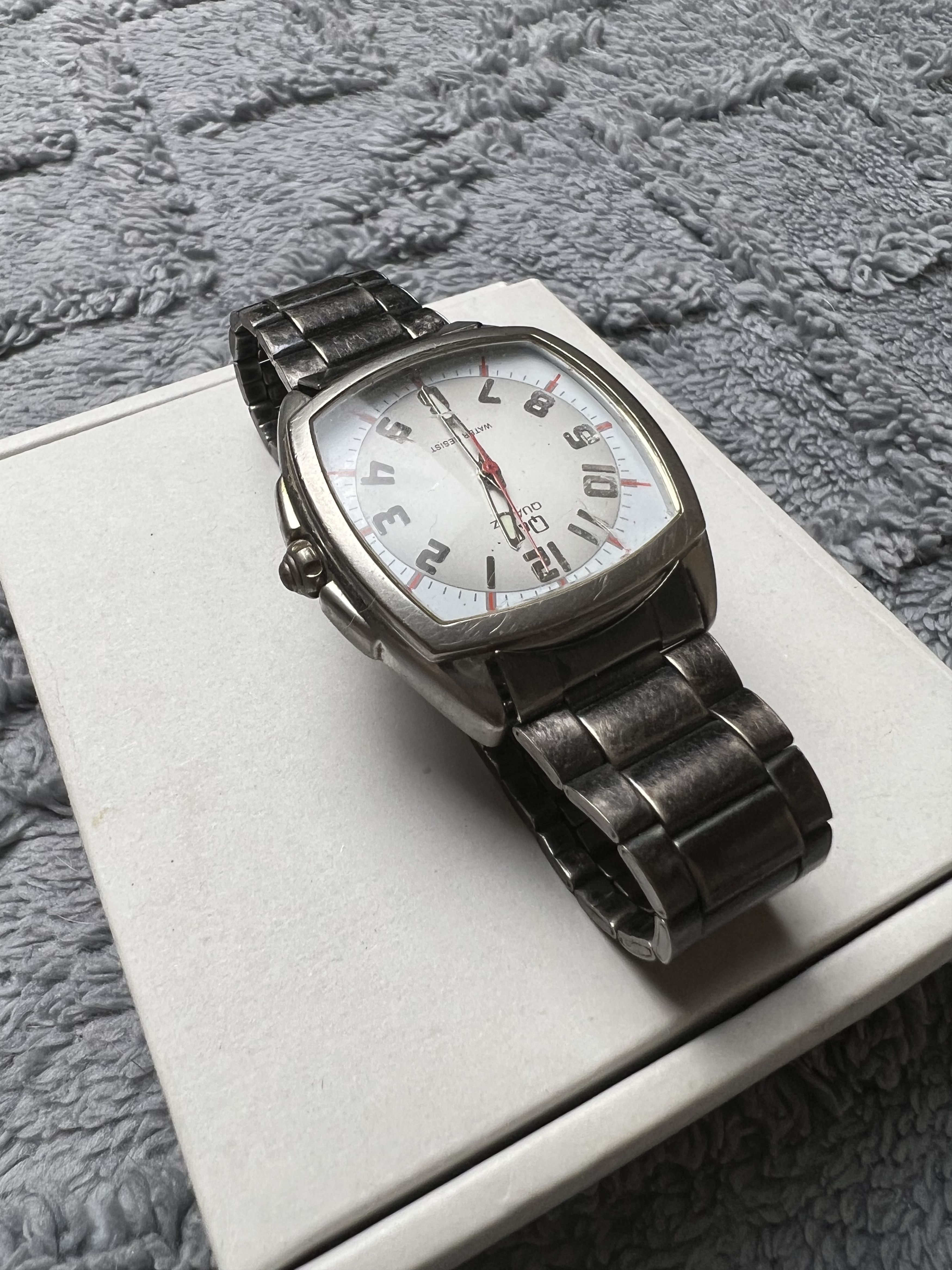 Vintage Futuristic Minimalistic Q&Q Japanese Style Bracelet Watch Size ONE SIZE - 7 Thumbnail
