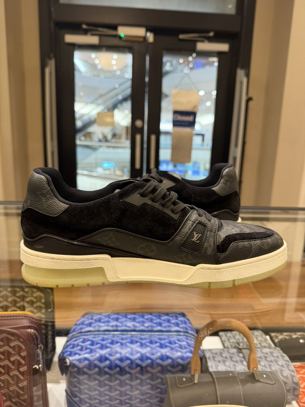 Louis Vuitton Louis Vuitton Trainer Black Monogram Size US 8 / EU 41 - 4 Thumbnail