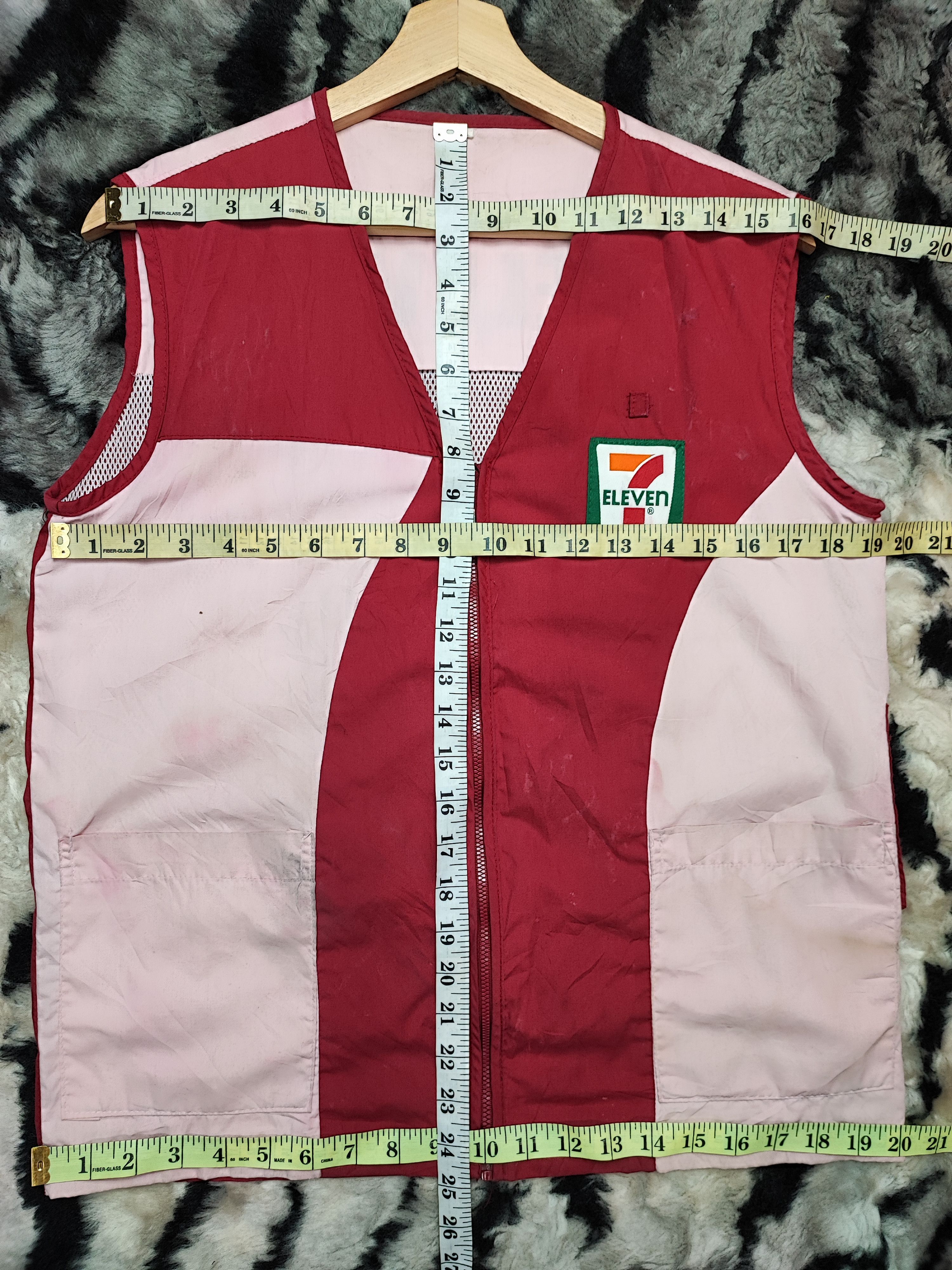 Vintage UNIFORM VINTAGE 7-Eleven EMPLOYEE WORKWEAR RED COLLECTIBLE Size US S / EU 44-46 / 1 - 5 Thumbnail