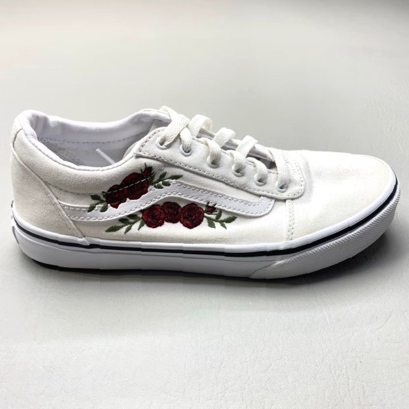 Vans VANS Missy Size 5 Low Top Sneaker White Rose Embroidery 1524 Men's? Women? Wait No Size S / US 4 / IT 40 - 6 Thumbnail