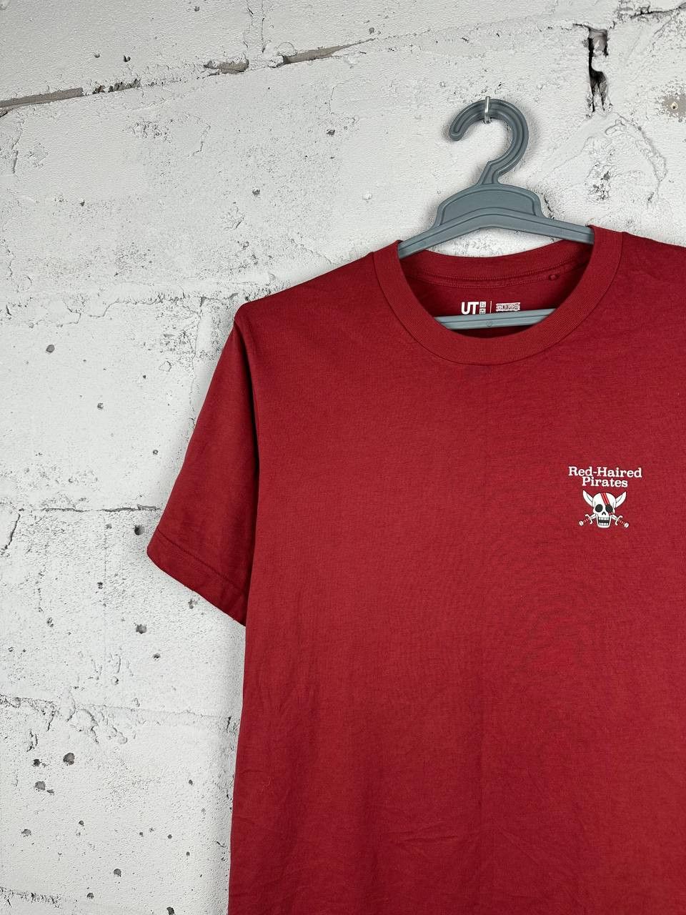 One Piece × Uniqlo Red Haired Pirates One Piece Uniqlo T Shirt Size US S / EU 44-46 / 1 - 4 Thumbnail
