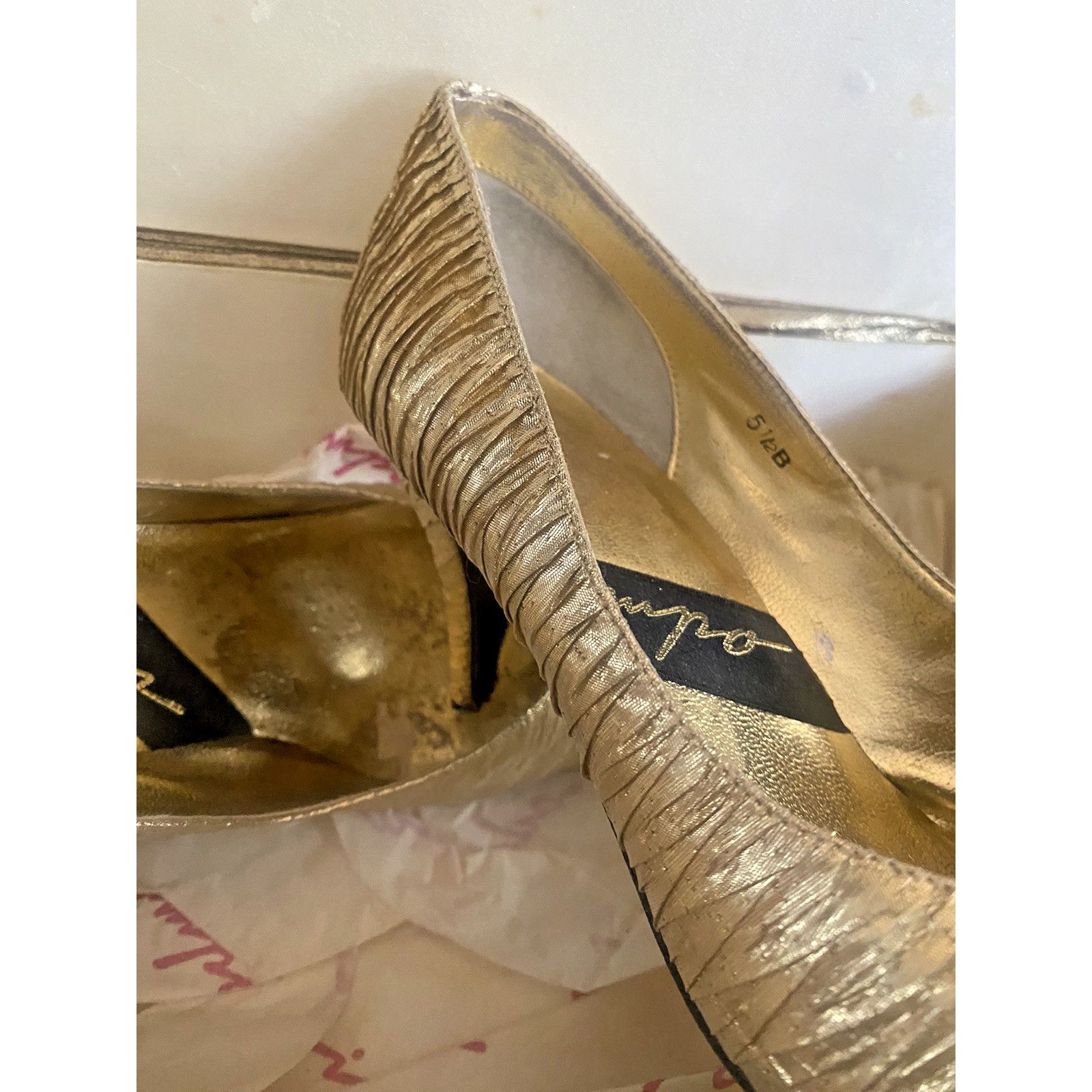 Imperious Vintage Impo Gold Heels sz 5.5 with matching box and bows Size US 5.5 / IT 35.5 - 2 Thumbnail