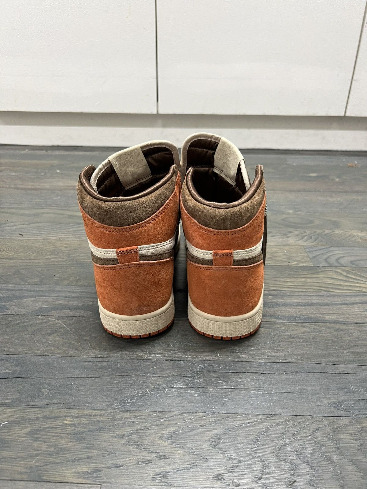 Jordan Brand WMNS JORDAN 1 RETRO HIGH OG 'DUSTED CLAY' Size US 9.5 / IT 39.5 - 12 Thumbnail