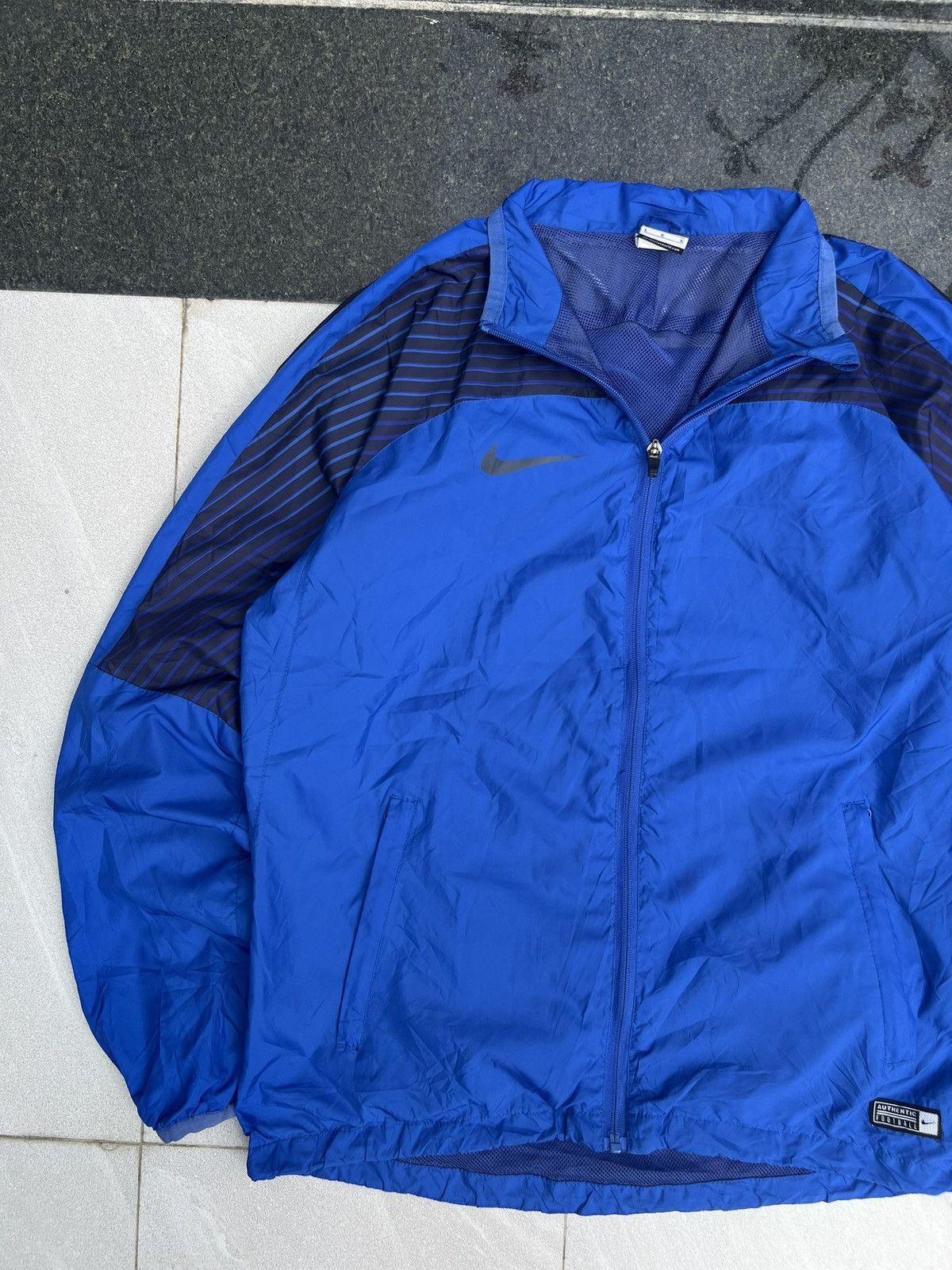 Nike 00s Nike Swoosh Vintage Y2K Soccer Windbreaker Retro Jacket Size US L / EU 52-54 / 3 - 2 Thumbnail