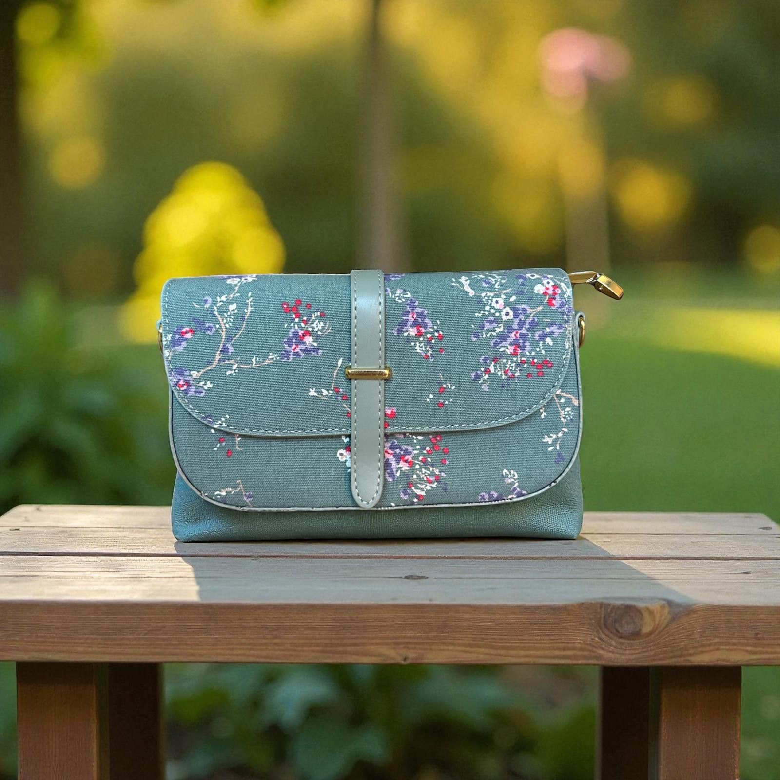 The Unbranded Brand Elegant Floral Print Women's Crossbody Bag NWT Size ONE SIZE - 1 Thumbnail