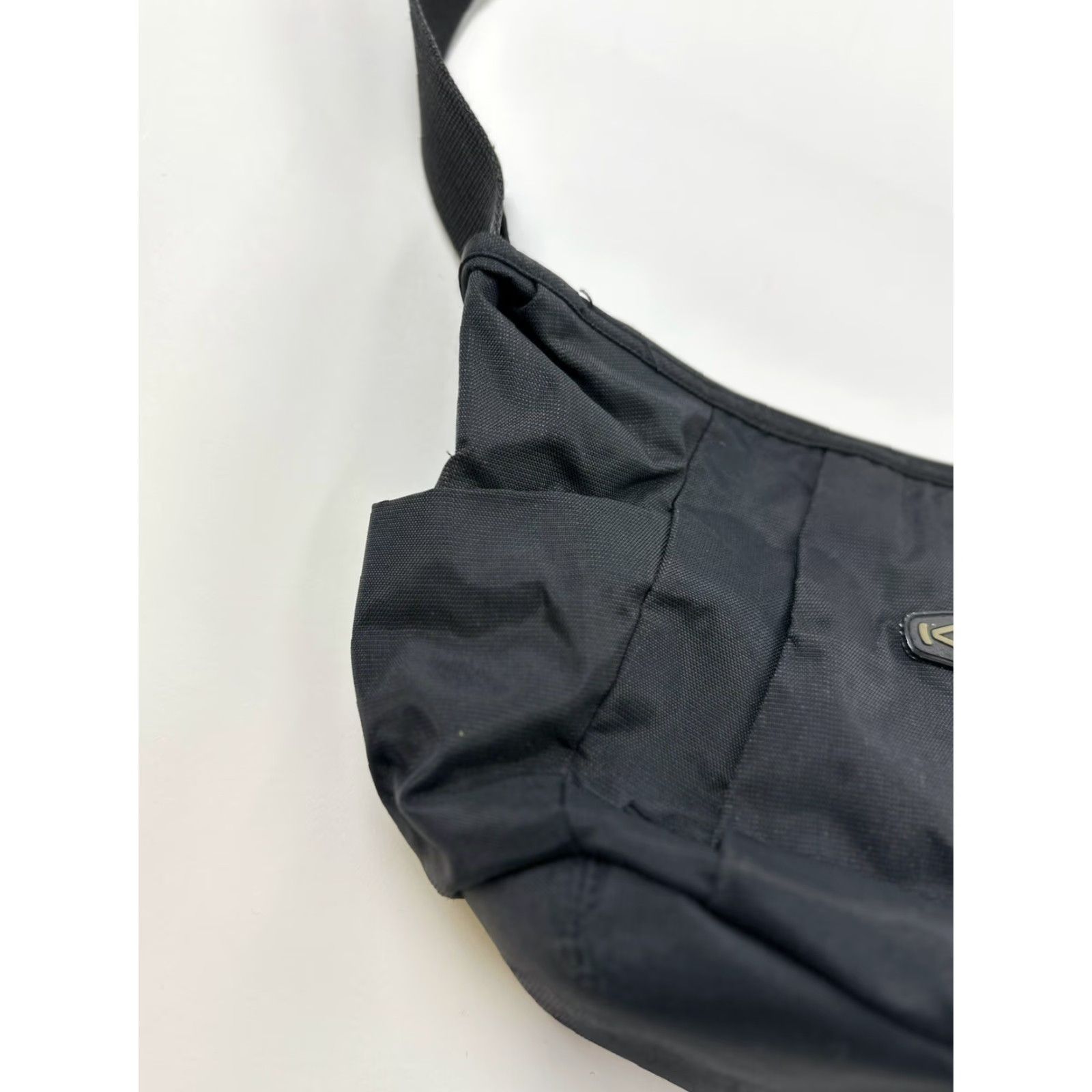 KEEN VINTAGE KEEN Messenger Bag Small Black Flaw Women Nylon Green Lining Small Flaw Messenger Bag Womens Black Nylon Green 90s? Size ONE SIZE - 4 Thumbnail