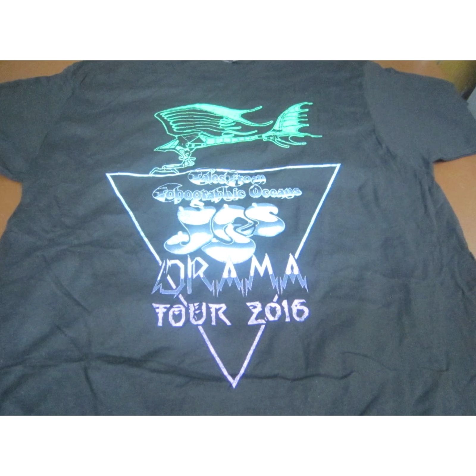 Tultex YES 2016 Drama Tales From Topograhic Oceans Concert Tour T-SHIRT XL Black Men Crew Neck Short Sleeve 100% Cotton Tultex Graphic Tee Reg Fit Size US XL / EU 56 / 4 - 3 Thumbnail