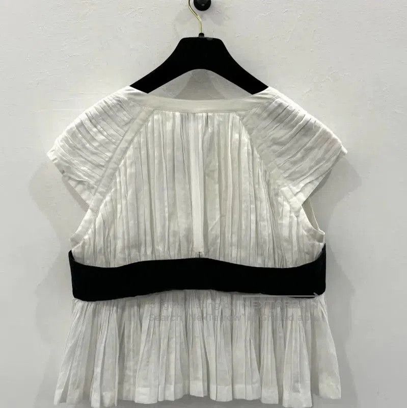 Chanel Chanel White Cotton Pleated T-Shirt for Women . Size XL / US 12-14 / IT 48-50 - 2 Thumbnail