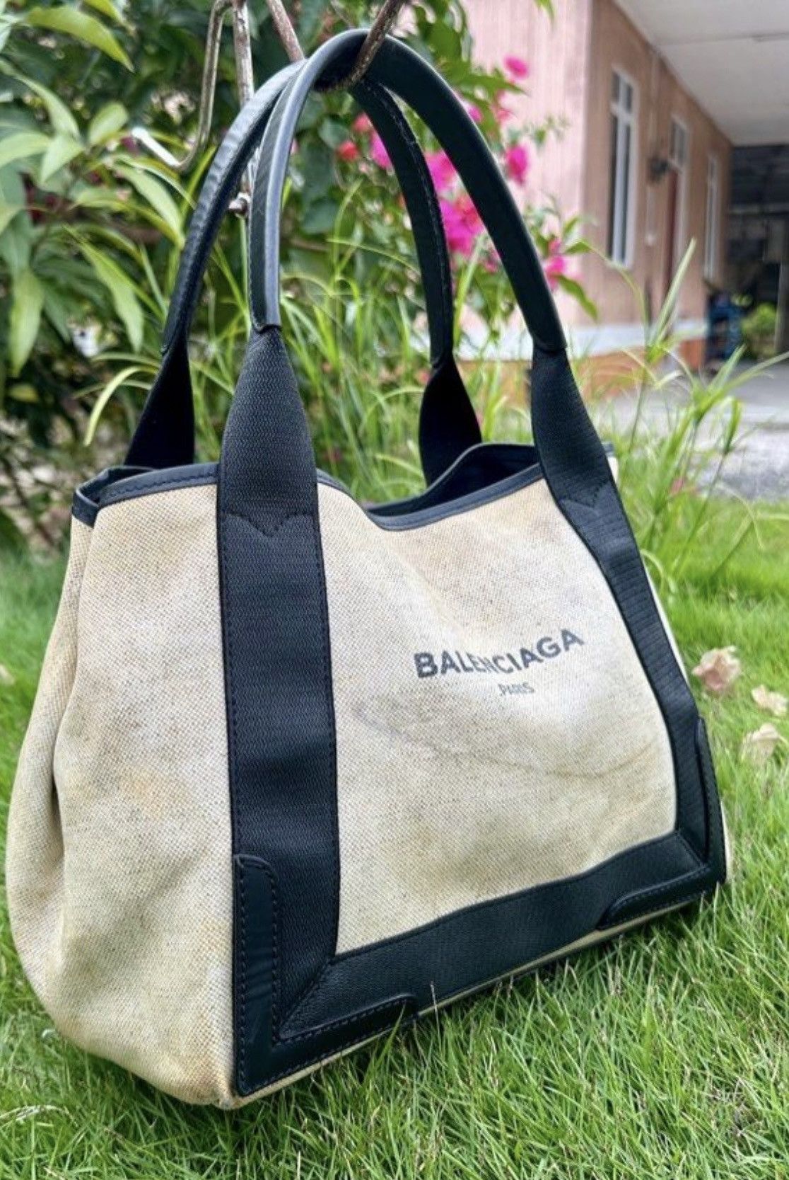 Balenciaga Authentic Balenciaga Navy Cabas Small in Beige Tote Bag Size ONE SIZE - 3 Thumbnail