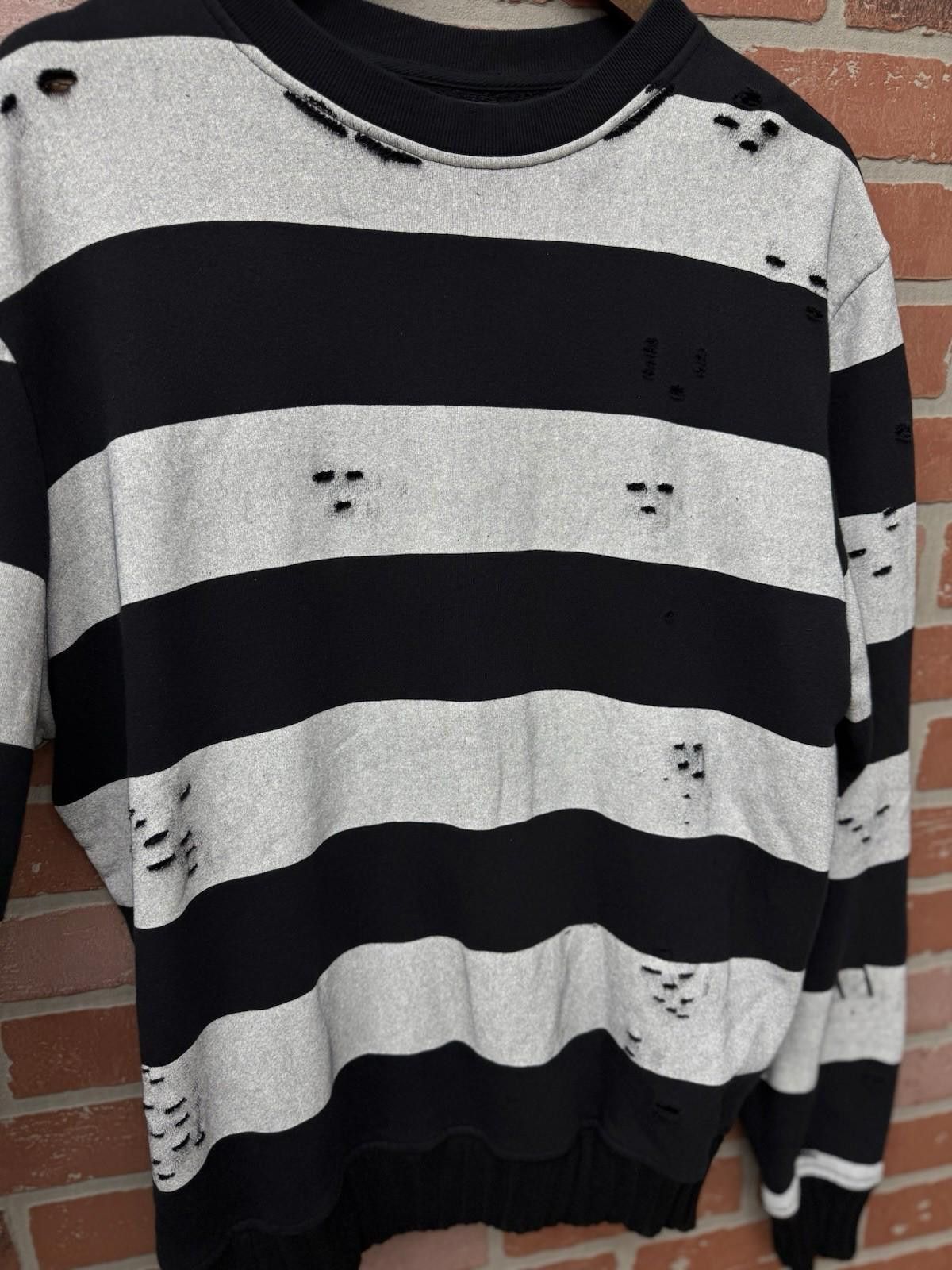 Amiri Size M - Amiri Distressed Ripped Crewneck Sweater GRAY Size US M / EU 48-50 / 2 - 7 Thumbnail