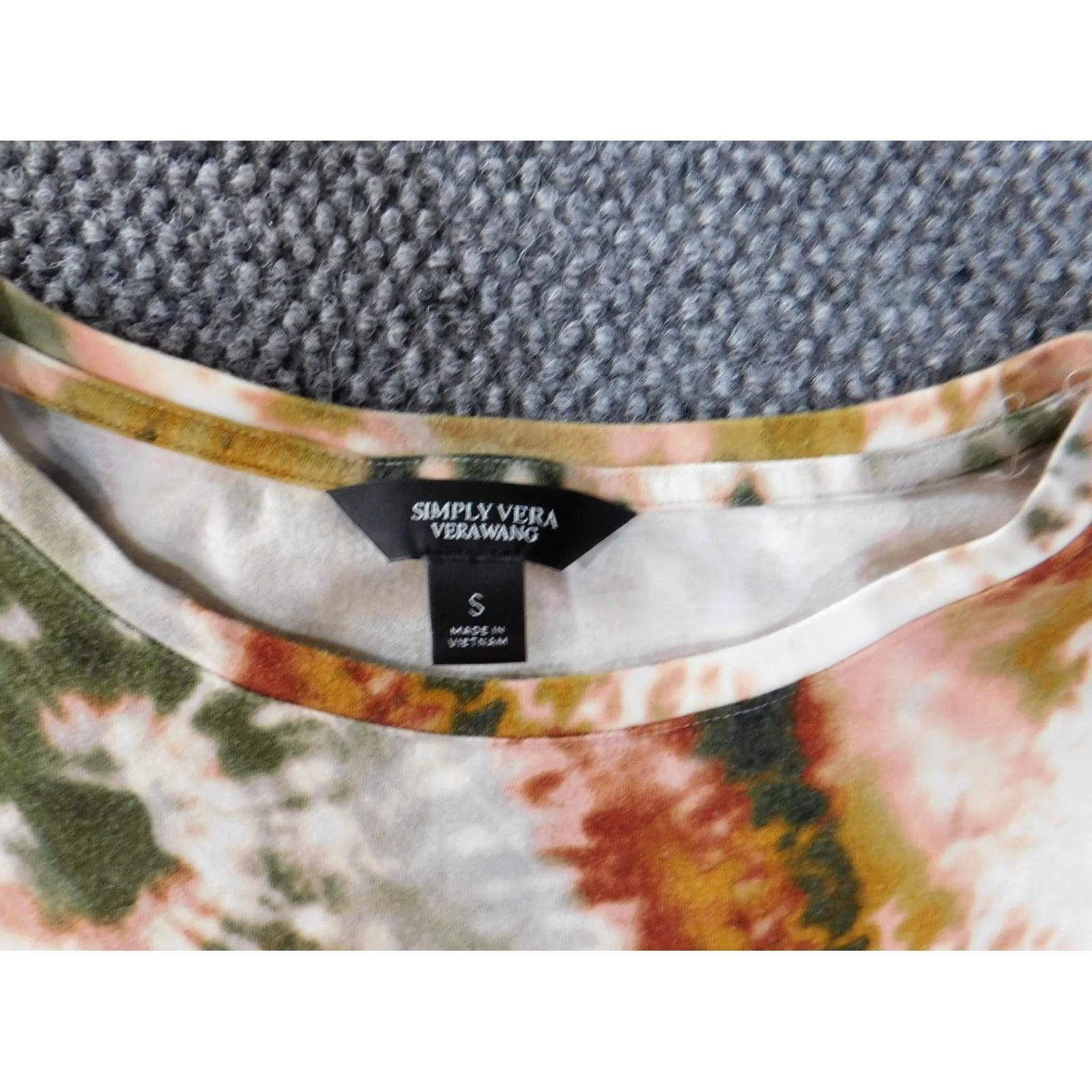 Vintage Simply Vera Vera Wang Blouse Shirt Green Small Womens Crew Neck Short Sleeve Knit Polyester Ruffle Stretch Pullover Casual Classic Modern Size S / US 4 / IT 40 - 4 Thumbnail