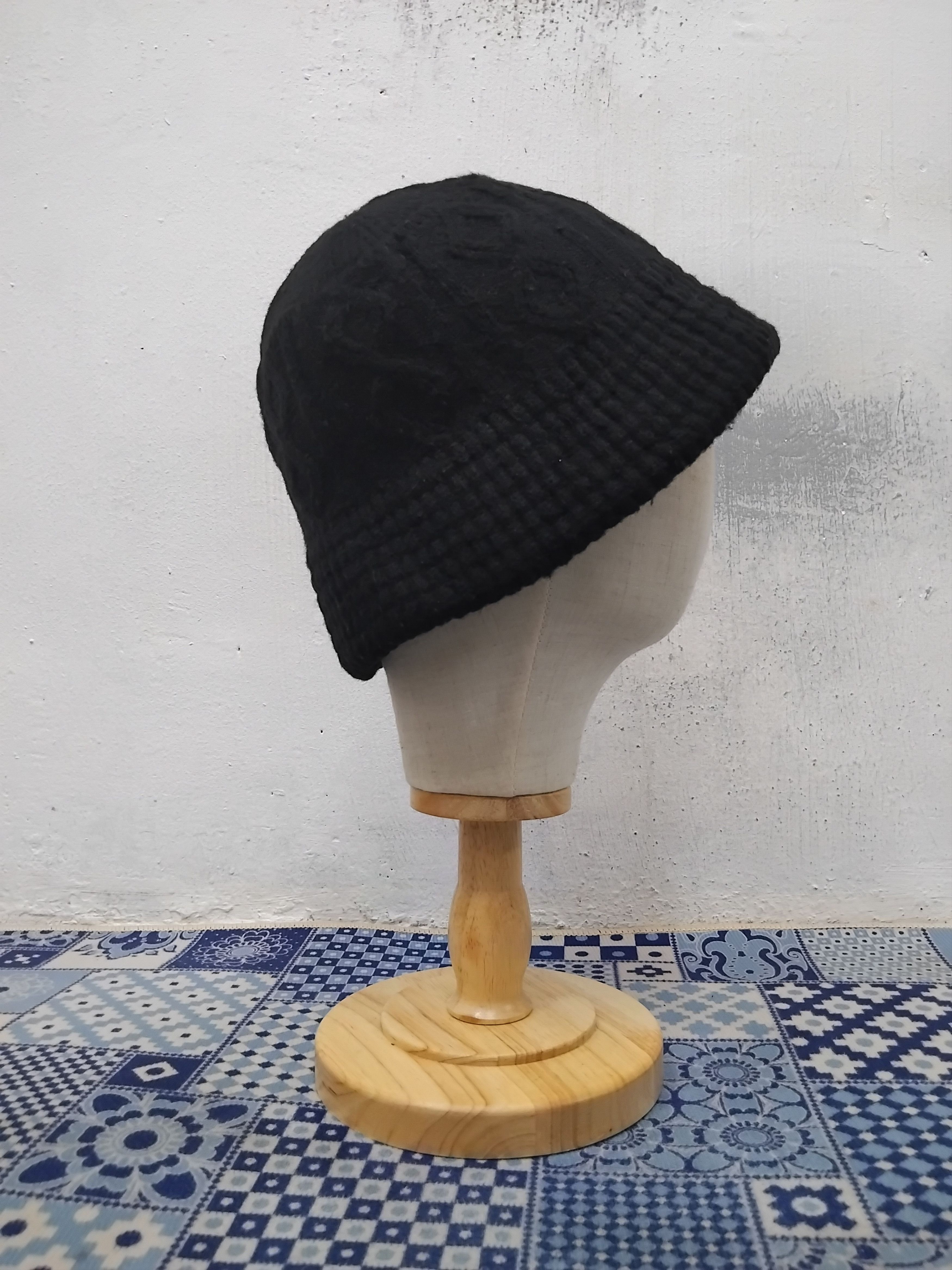 Japanese Brand 💥Yi rong yre black colour hat Size ONE SIZE - 6 Thumbnail