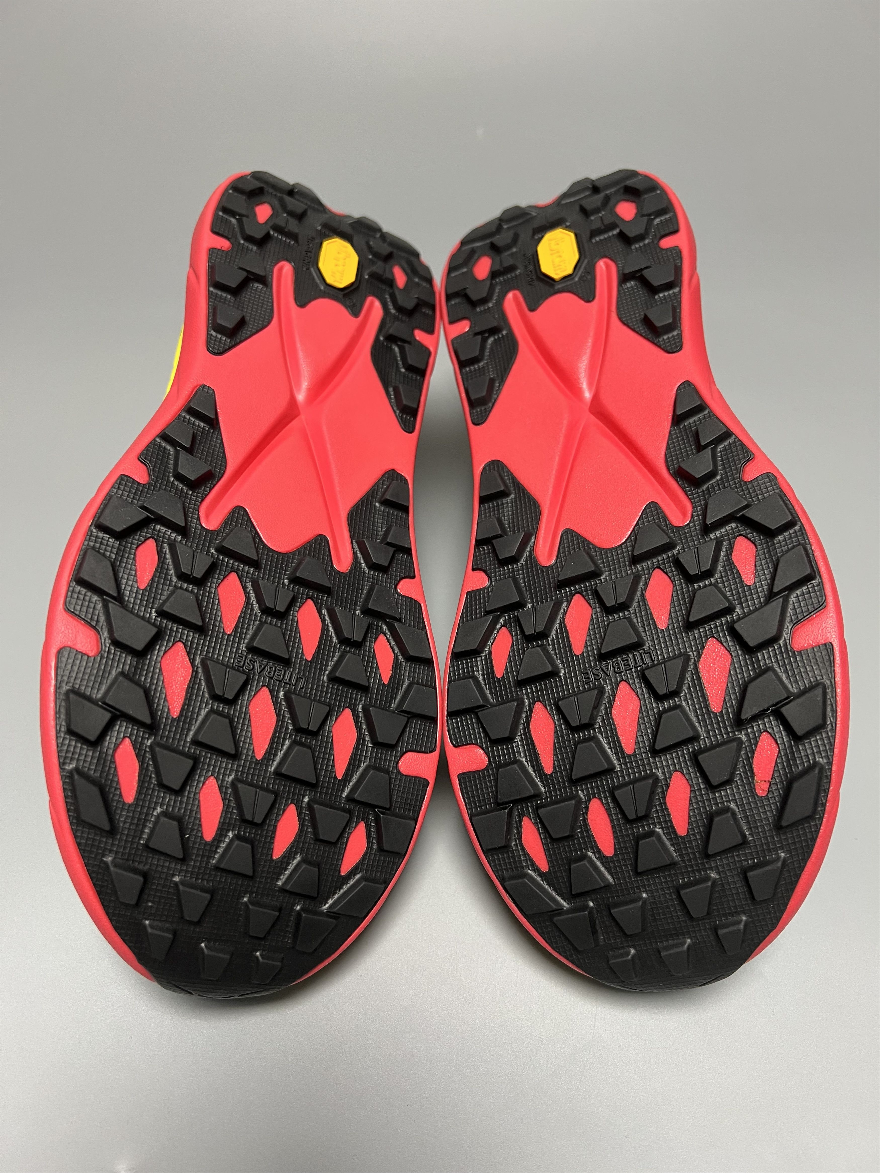 Hoka US 9D Hoka One One Tecton X Trail Running Shoes Vibram Size US 9 / EU 42 - 14 Thumbnail