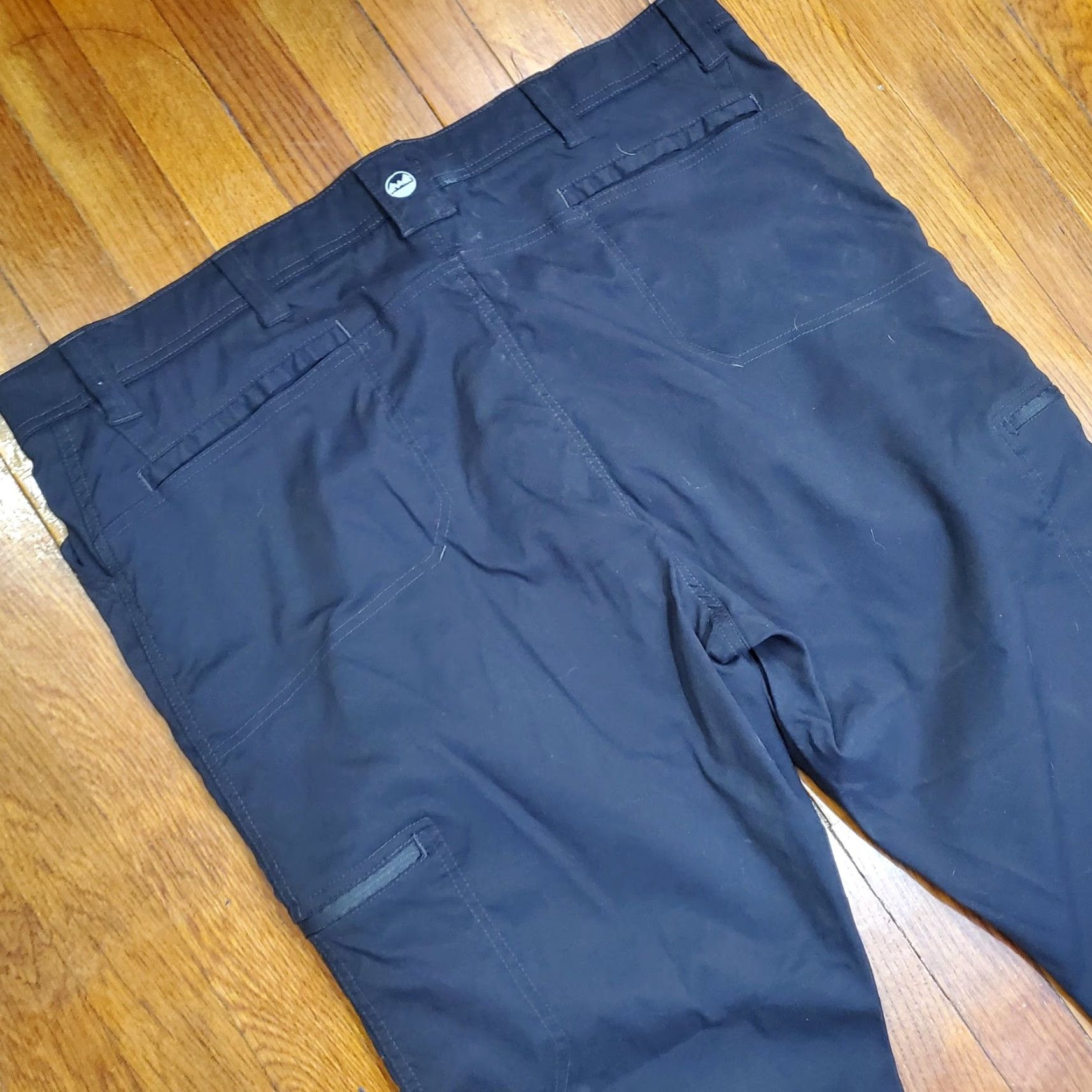 Wrangler VINTAGE? No. Wrangler Mens Cargo Pants 46 45x30 Black Outdoor Hiking Travel Pockets Pants Mens Black Wrangler Cargo Pants 46 Casual Zip Front Pockets Size US 30 / EU 46 - 3 Thumbnail
