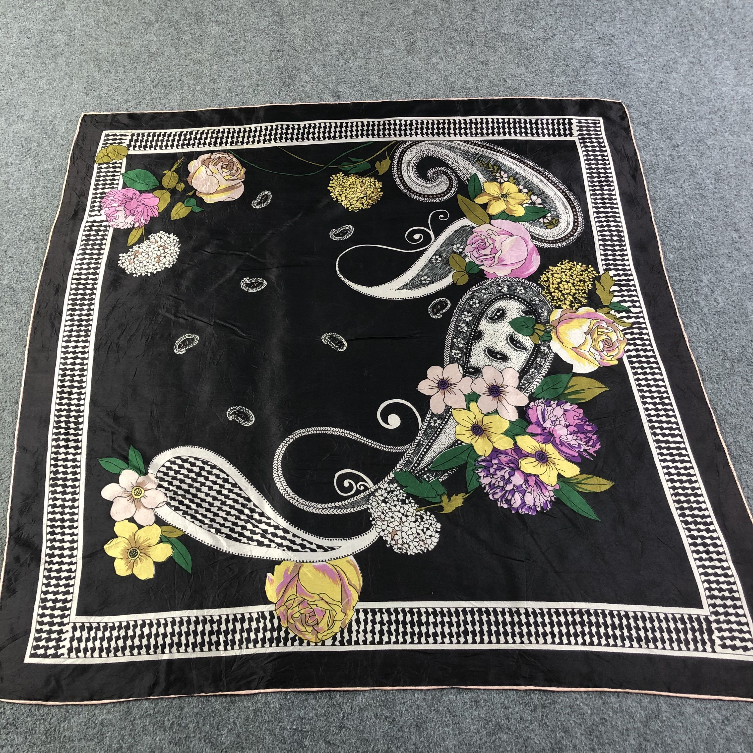 Japanese Brand Luxury Hand Rolled Paisley Silk Scarf M762 Size ONE SIZE - 1 Thumbnail
