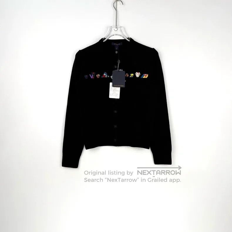 Louis Vuitton Louis Vuitton Black color badge logo wool cardigan sweater Size US S / EU 44-46 / 1 - 3 Thumbnail
