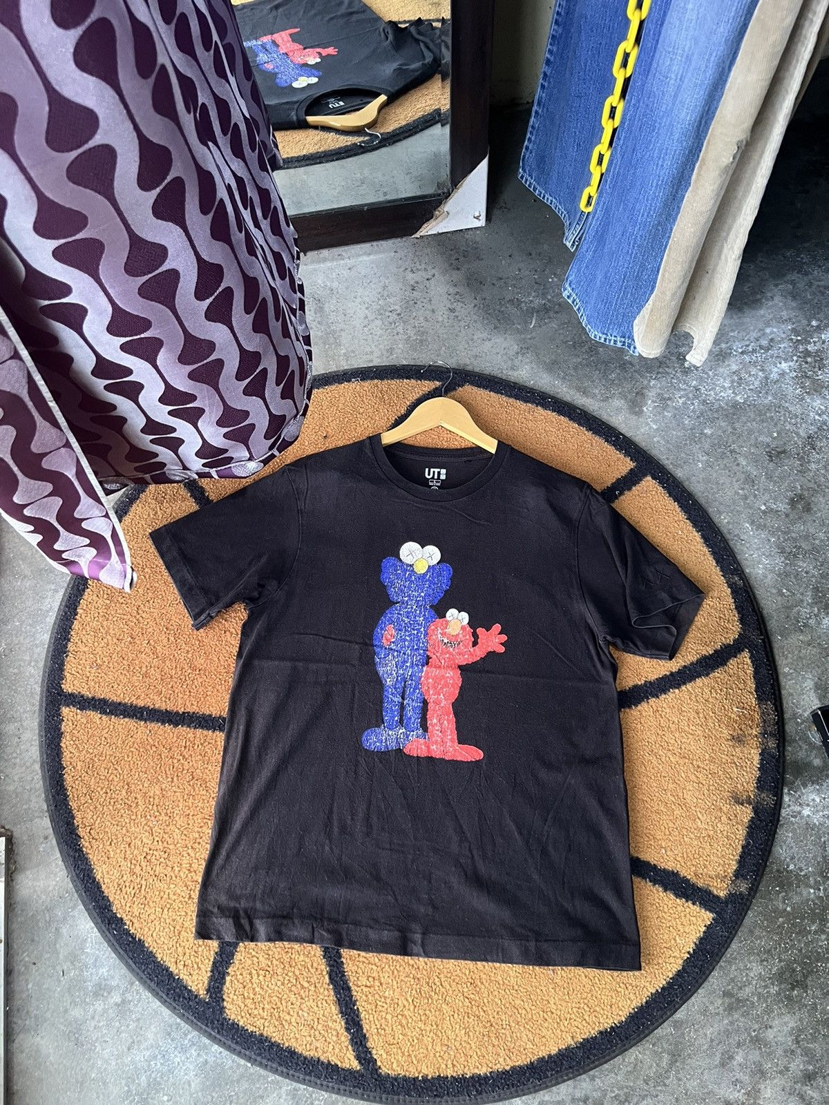 Kaws 🔥Uniqlo Kaws Sesame Street Tee Size US M / EU 48-50 / 2 - 1 Thumbnail