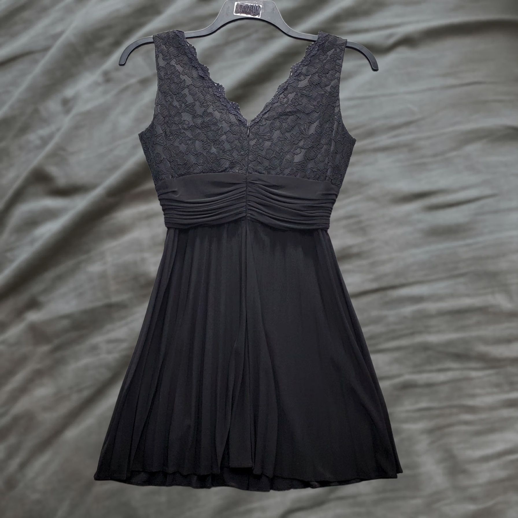 Vintage Jessica Howard Sheath Dress Womens 6P Black Flower Lace Empire Back Zip Dress Size M / US 6-8 / IT 42-44 - 1 Thumbnail