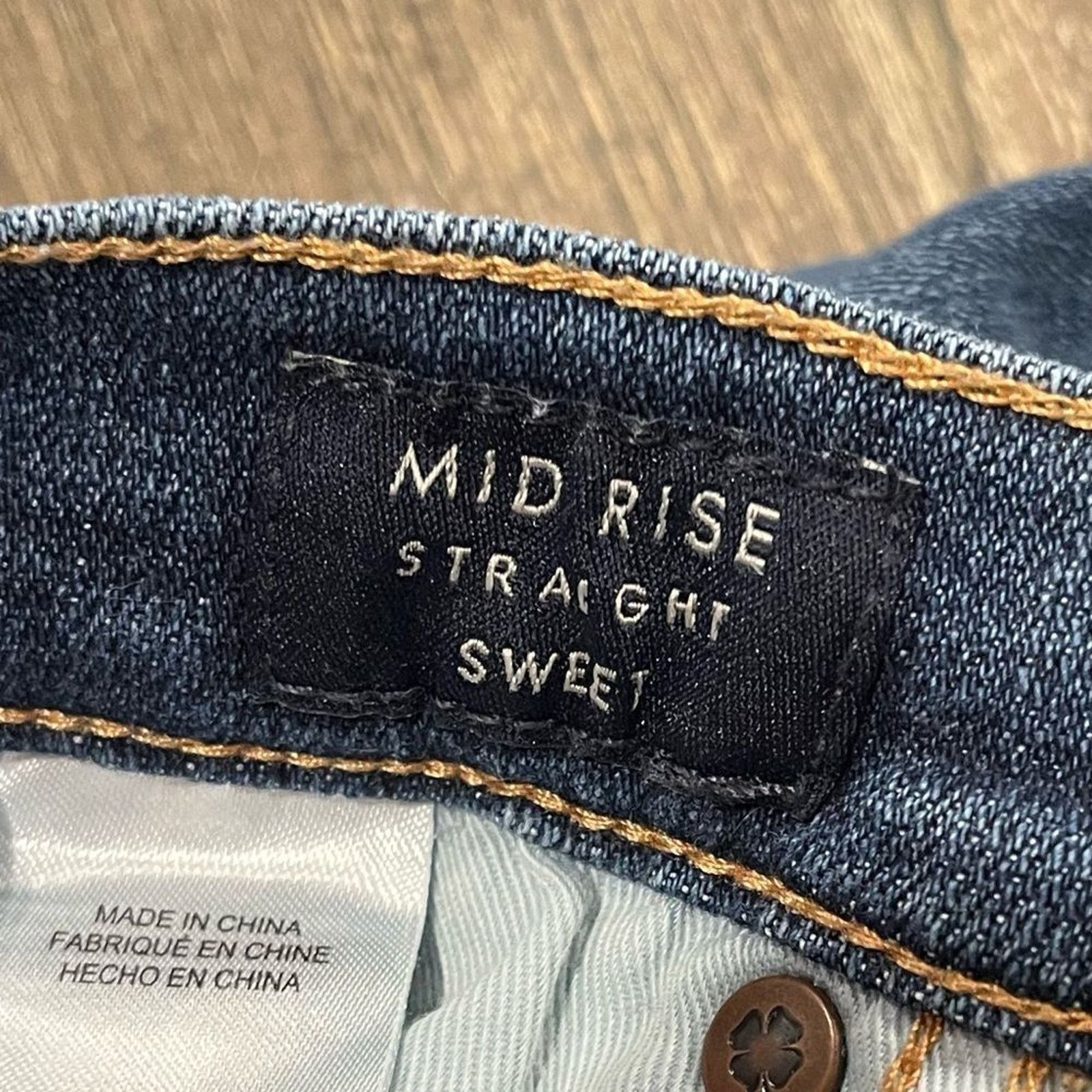 Lucky Brand Lucky Brand Mid-Rise Straight Sweet Jeans Relaxed Fit Size 27" / US 4 / IT 40 - 4 Thumbnail