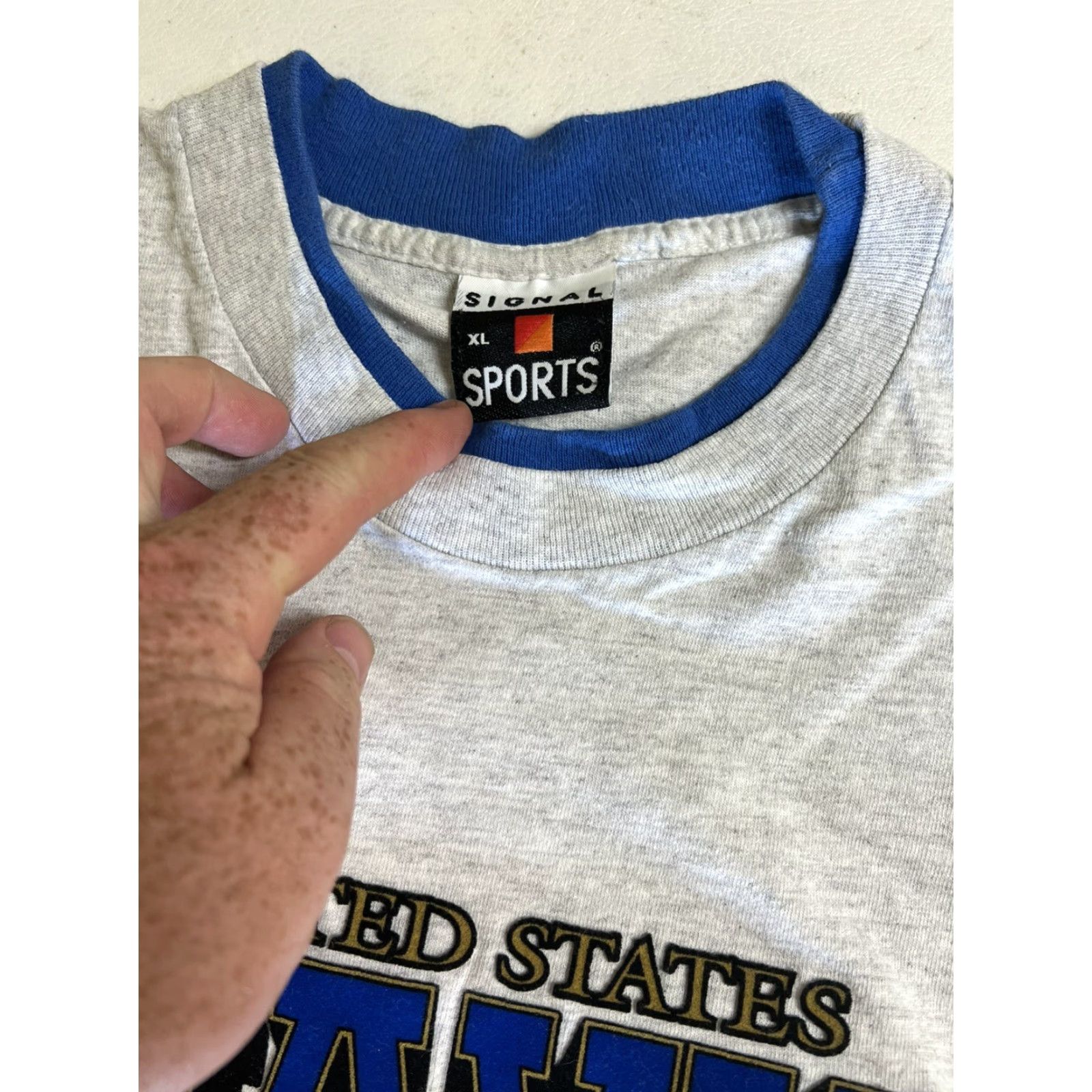 Vintage VINTAGE Signal US Navy Gray T-Shirt Short Sleeve Crew Neck XL Single Stitch Men 90s Military Size US XL / EU 56 / 4 - 6 Thumbnail