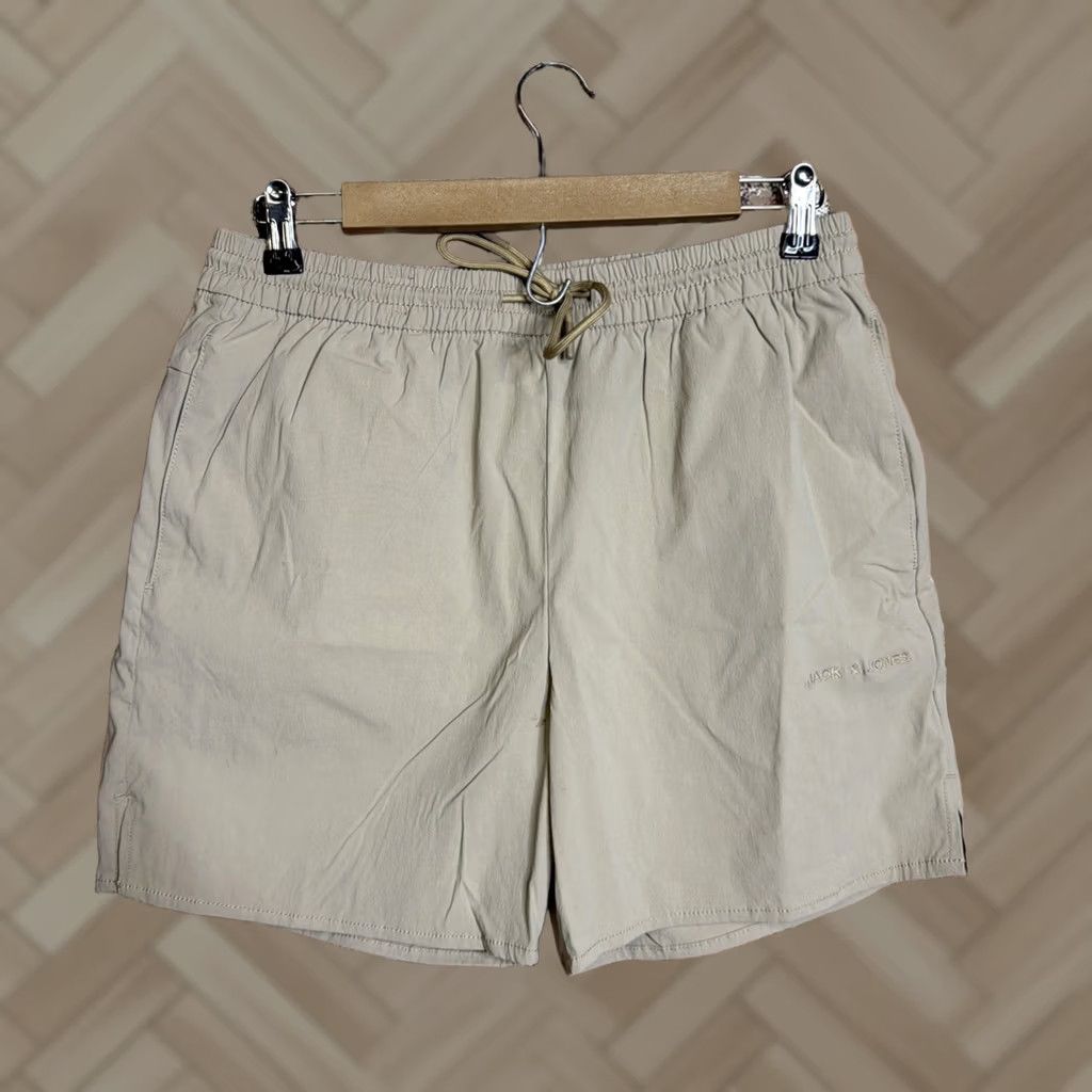 Jack & Jones VINTAGE JACK & JONES Beige Elastic Medium Shorts Mens Size US 31 - 1 Thumbnail