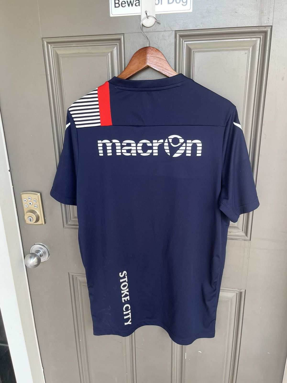 Vintage Stoke City FC 2017-18 Training Kit Jersey Bet365/Macron Size US XL / EU 56 / 4 - 3 Thumbnail