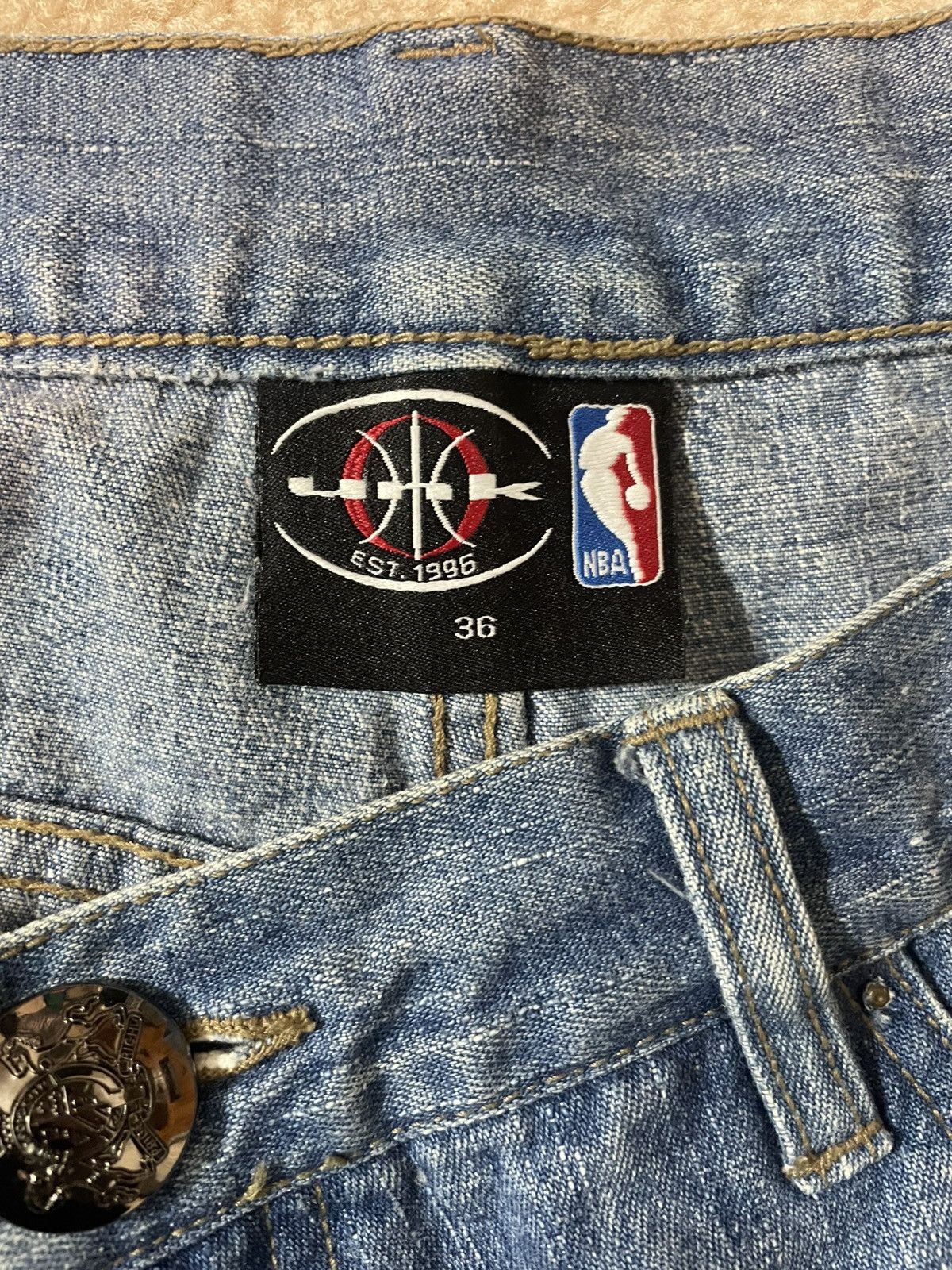 basketcase gallery 2003 Vintage NBA Patch Jeans by UNK Size US 35 - 9 Thumbnail
