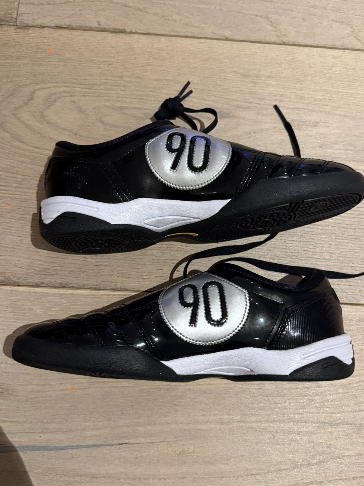 Nike Nike low top sneakers Size US 6.5 / EU 39-40 - 2 Thumbnail