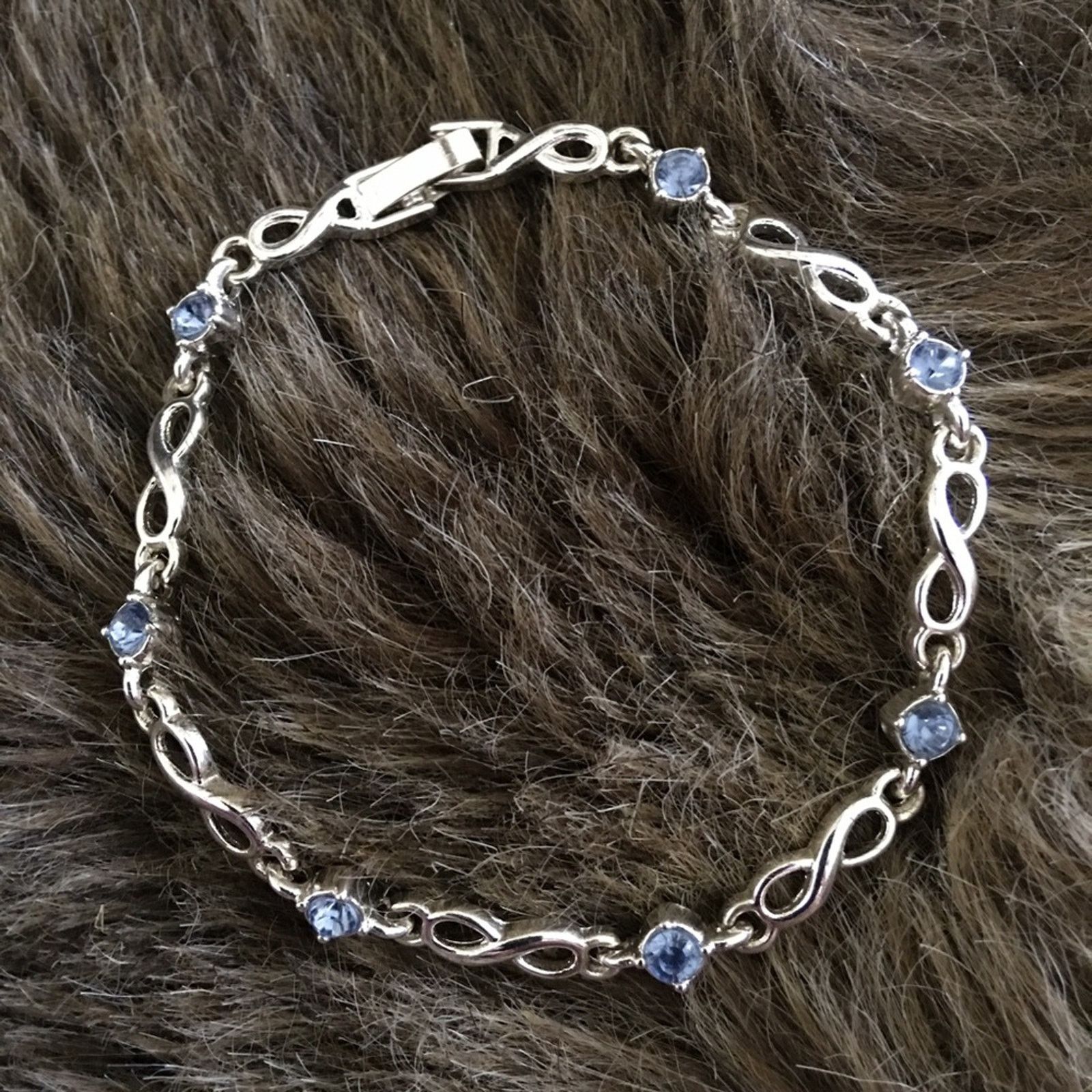 Vintage Vintage Avon silver plated blue crystal bracelet Size ONE SIZE - 5 Thumbnail
