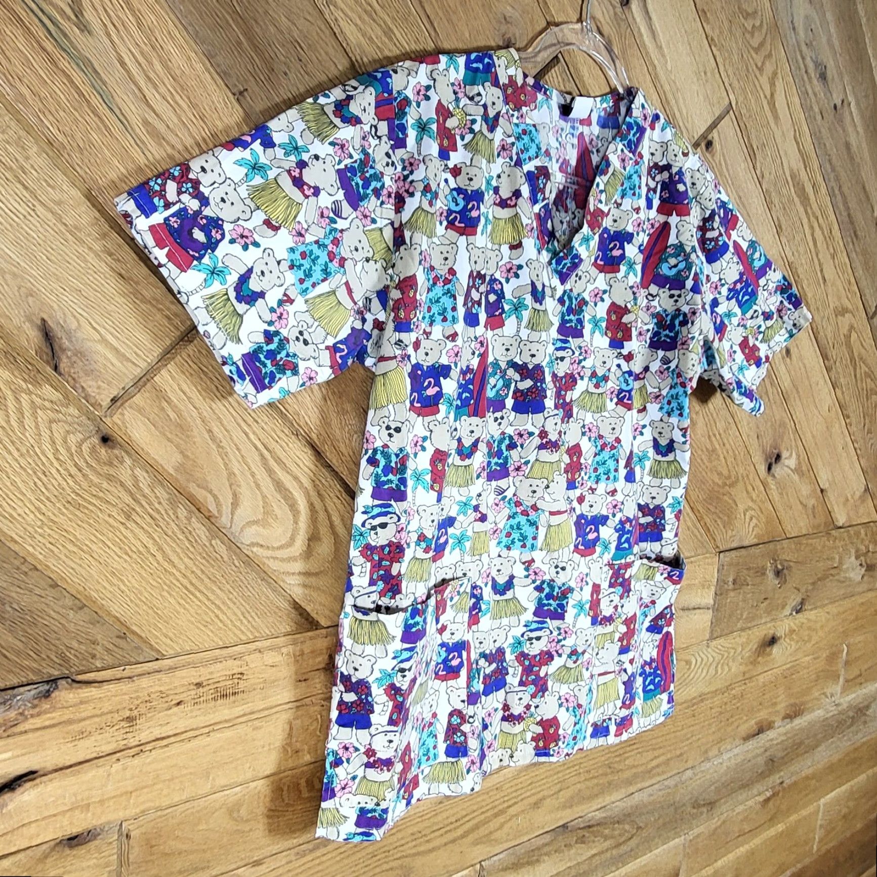 Vintage Barco Womens Scrub Top Medical V-Neck Pockets Hawaiian Bear Print S Multi Womens Barco Birko? Size S / US 4 / IT 40 - 7 Thumbnail