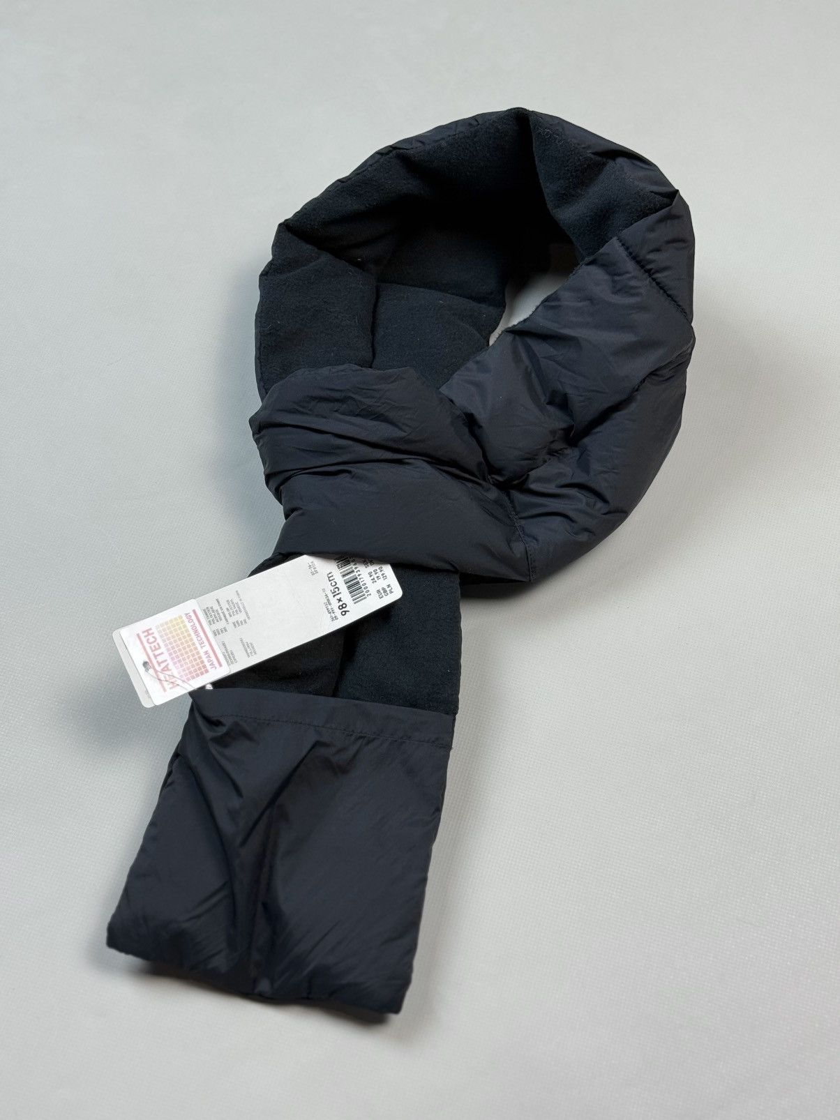 Uniqlo BNWT! Uniqlo Heattech Lined Padded Scarf Size 98X15 Cm Black Size ONE SIZE - 7 Thumbnail