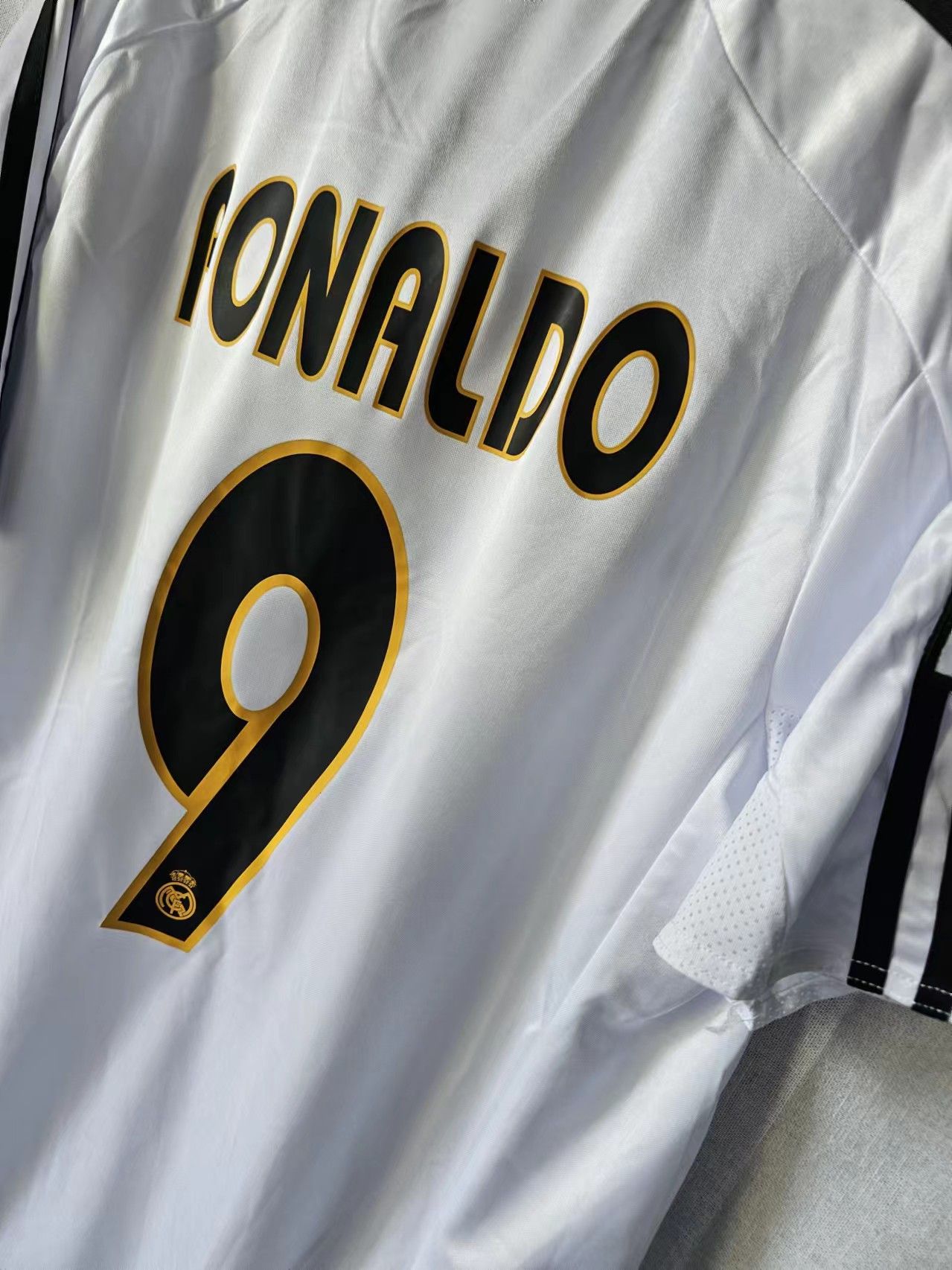 Other 2004 05 Real Madrid #9 Ronaldo Jersey Home L Size US L / EU 52-54 / 3 - 4 Thumbnail