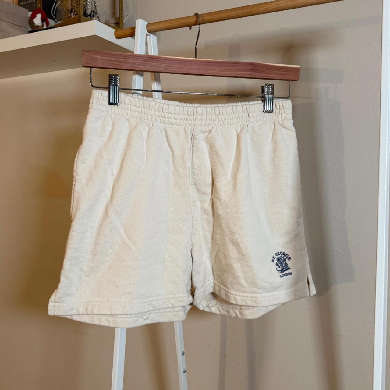 Designer brandy melville cream sweat shorts Size 28" / US 6 / IT 42 - 1 Thumbnail