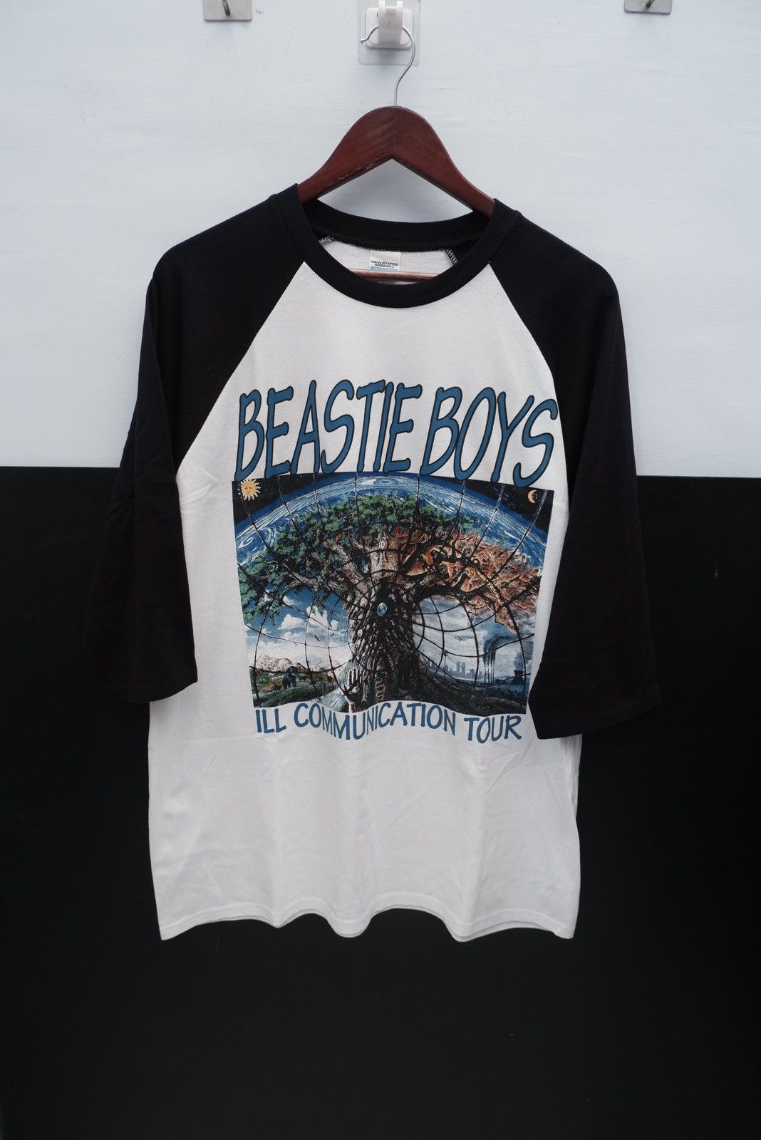 Band Tees Beastie Boys Raglan Tshirt Size US XL / EU 56 / 4 - 2 Thumbnail