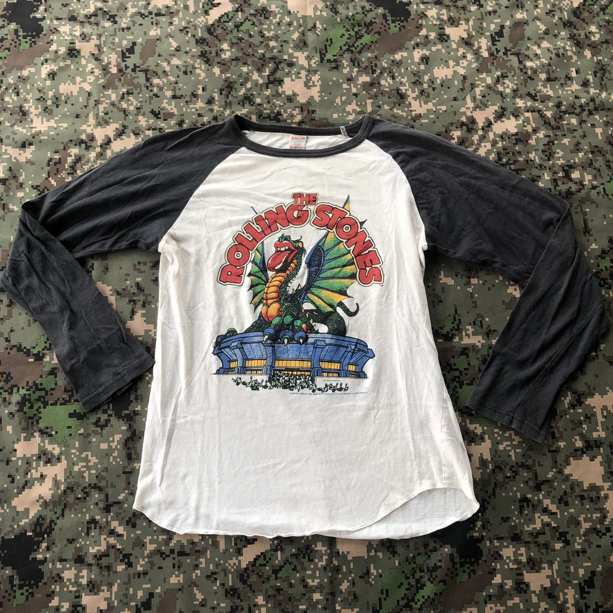 Band Tees × The Rolling Stones × Vintage Vtg 00s The Rolling Stones Raglan Baseball Band Tshirt Size US M / EU 48-50 / 2 - 2 Thumbnail