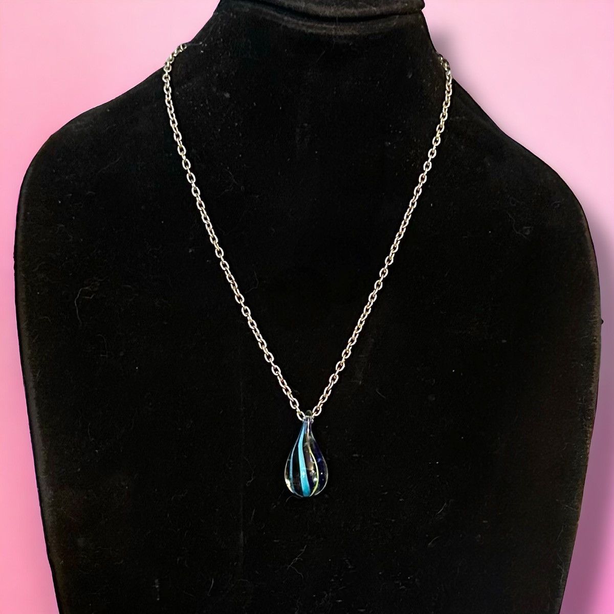 Other Silver tone glass tear drop pendant necklace Size ONE SIZE - 1 Thumbnail