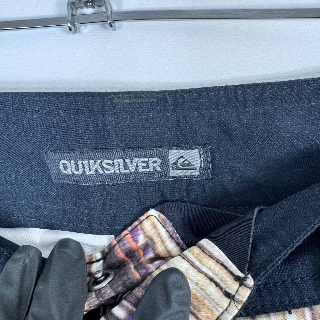 Quiksilver Quiksilver Board Shorts Vintage White Print Surf Swim Size S Size US 30 / EU 46 - 9 Thumbnail